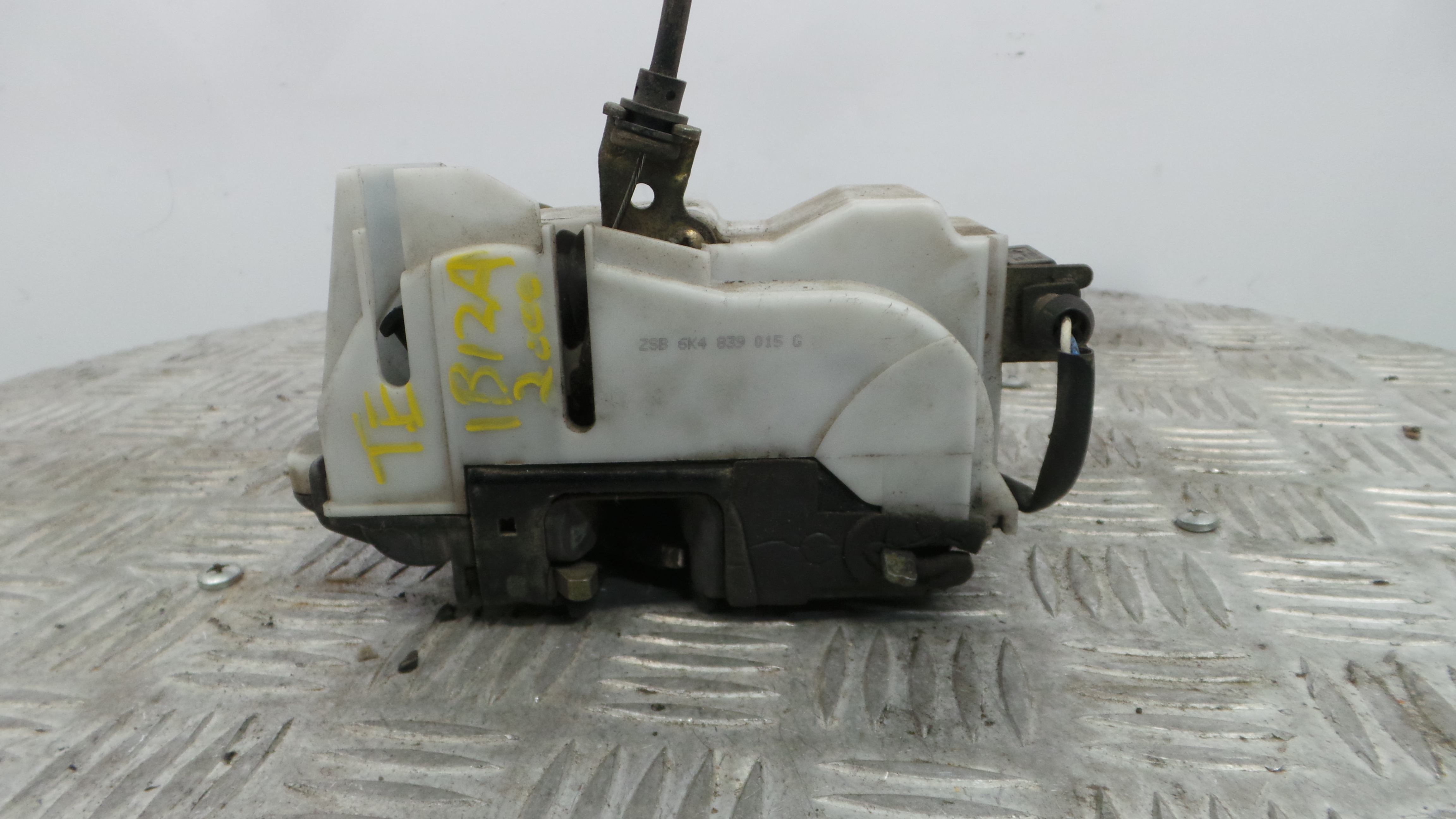 Fecho da Porta Trás Esq 6K4839015G - SEAT IBIZA II (6K1), IBIZA Mk II (6K1)-36712921