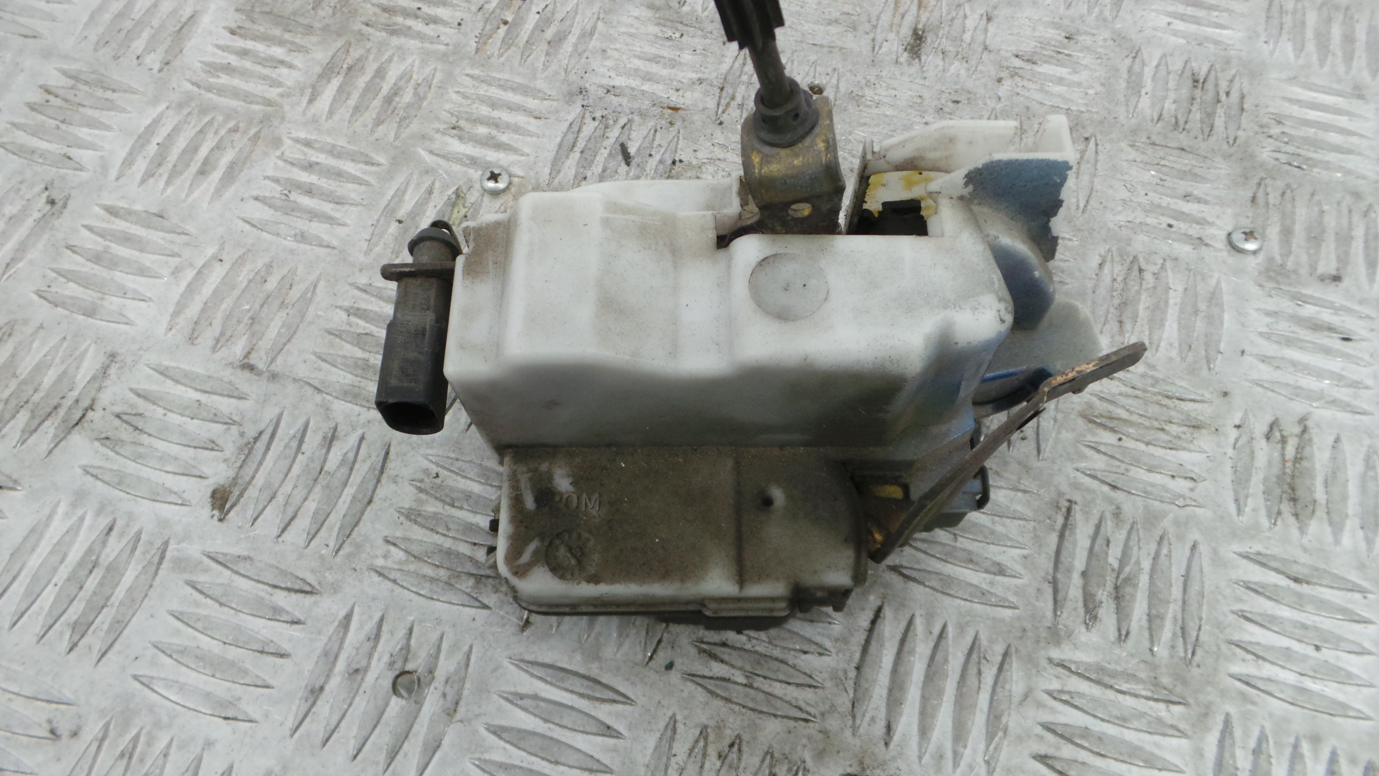 Fecho da Porta Trás Esq 6K4839015G - SEAT IBIZA II (6K1), IBIZA Mk II (6K1)-36712921