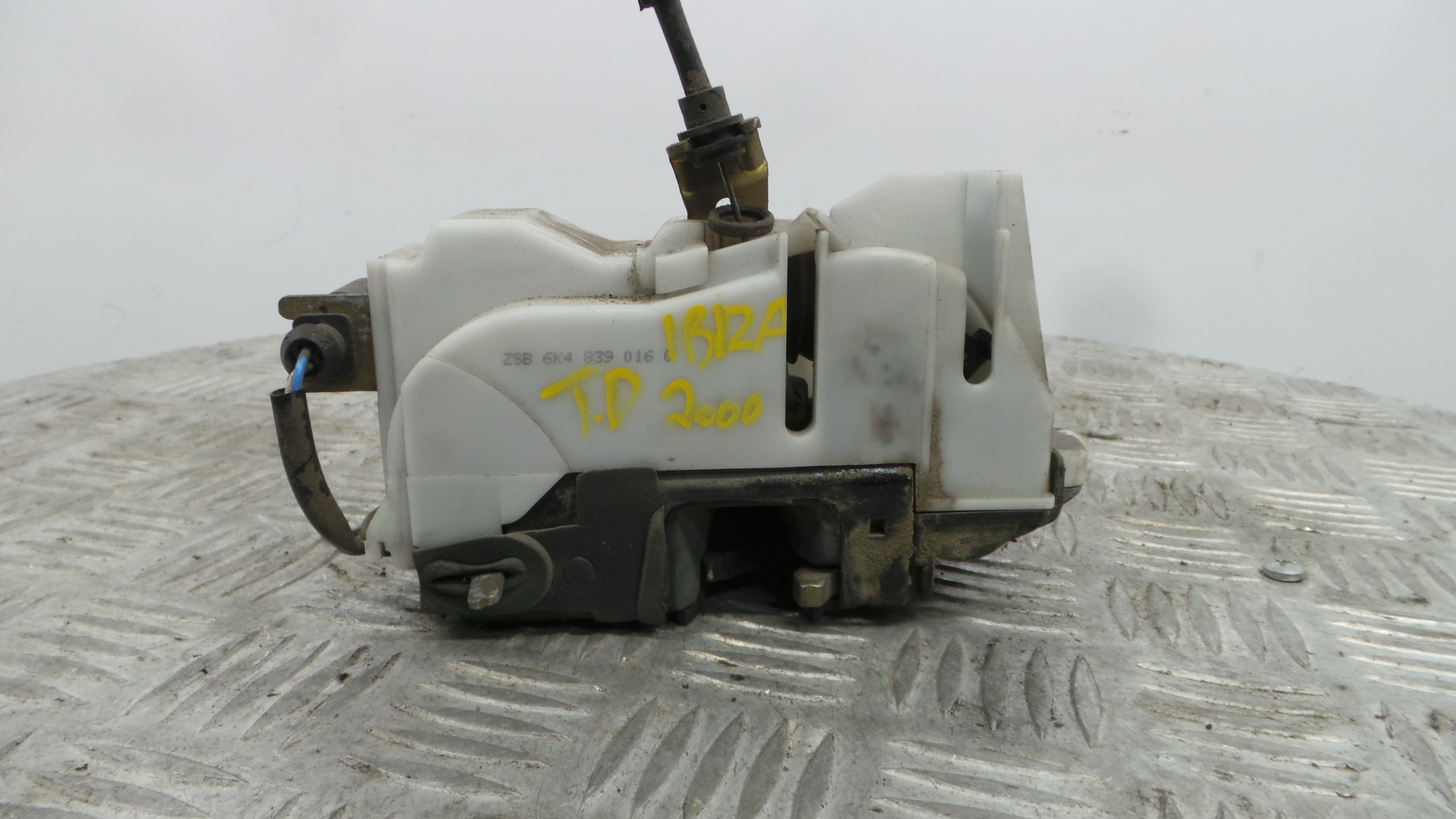 Fecho da Porta Trás Dto 6K4839015G - SEAT IBIZA II (6K1), IBIZA Mk II (6K1)-36712924