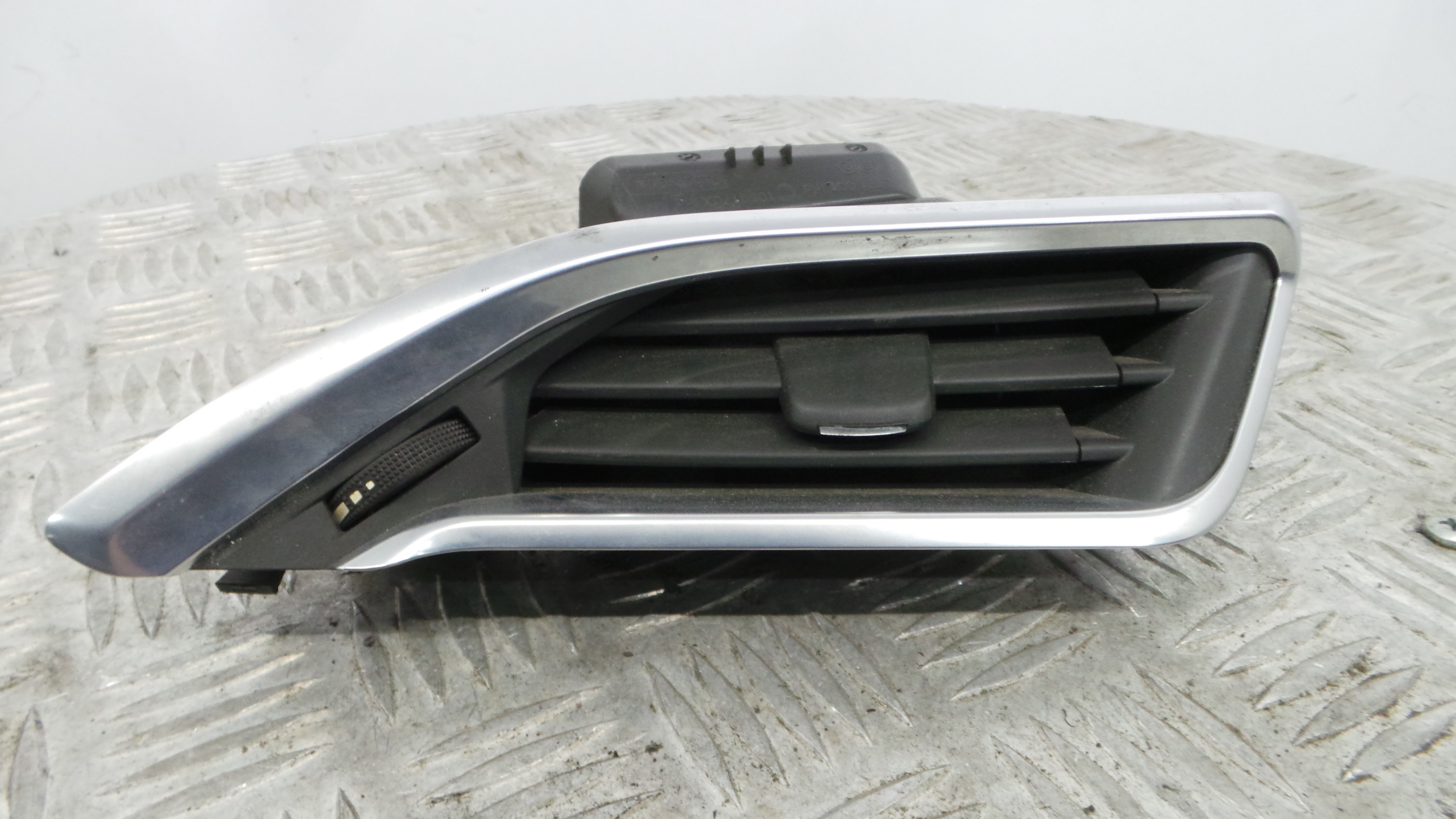 Grelha da Sofagem 9673131677 - PEUGEOT 208 I (CA_, CC_)-36712938 Grelha da Sofagem 9673131677 - PEUGEOT 208 I (CA_, CC_)-36712938