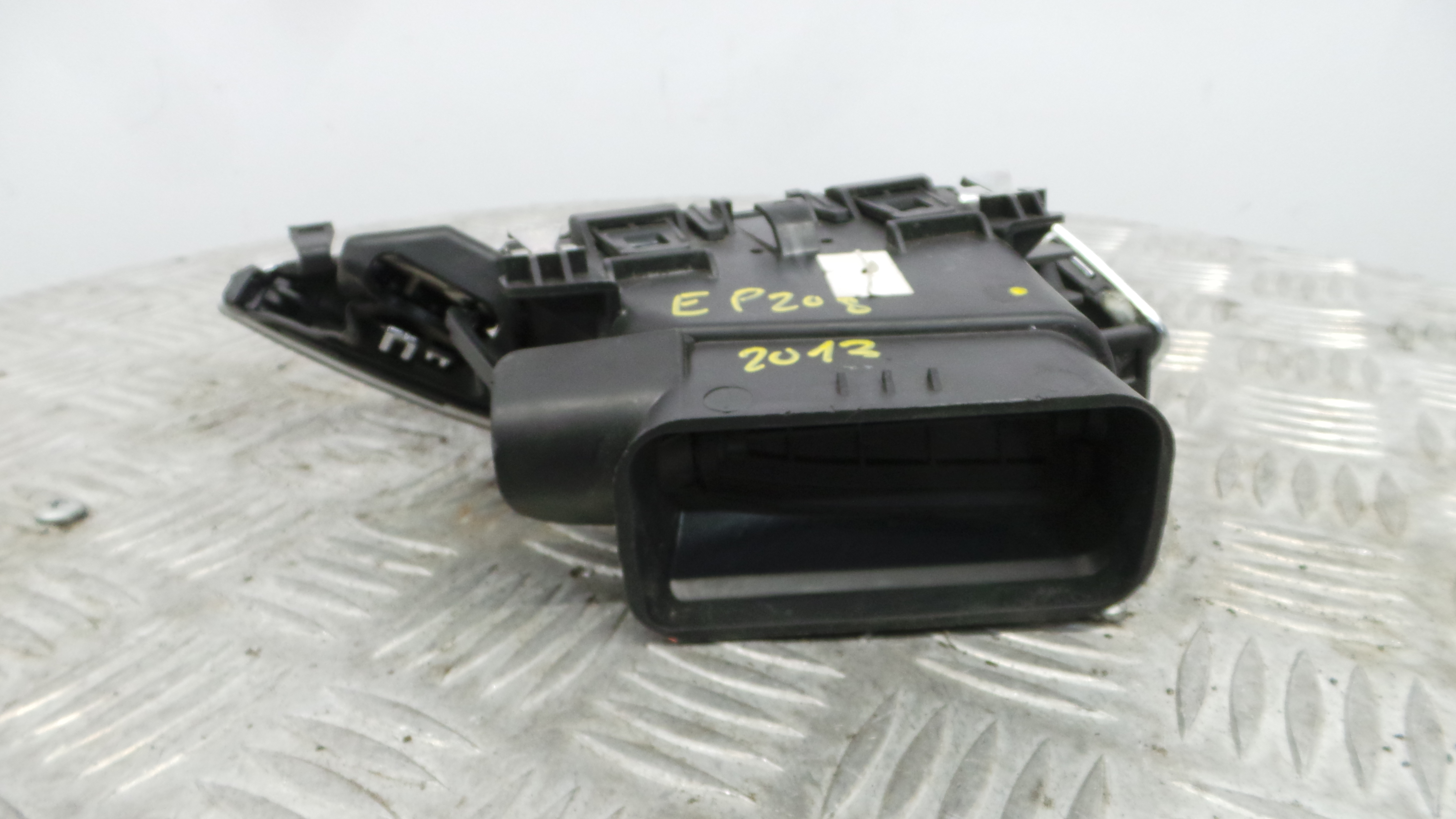 Grelha da Sofagem  9673131677 - PEUGEOT 208 I (CA_, CC_)-36712938