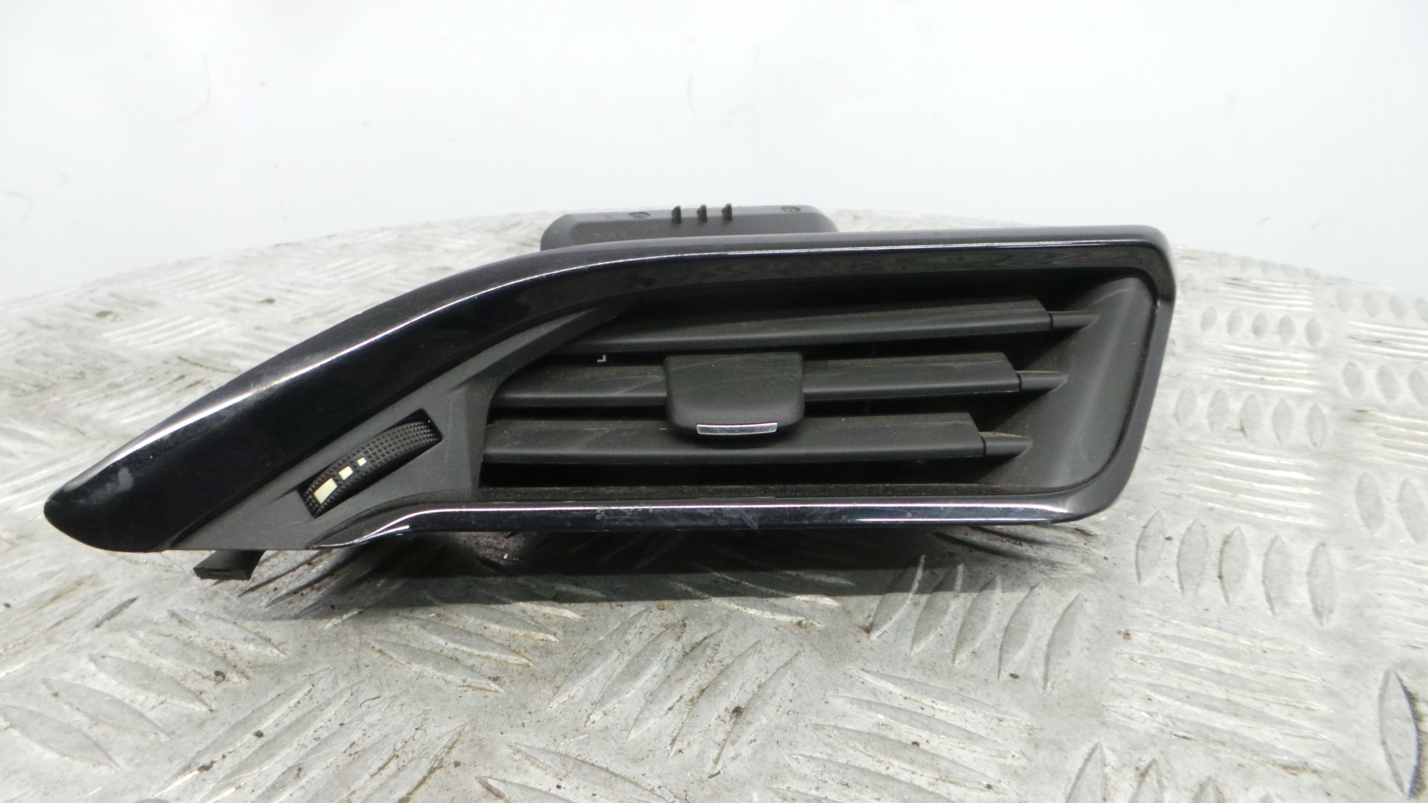 Grelha da Sofagem 9673131677 - PEUGEOT 208 I (CA_, CC_)-36712947 Grelha da Sofagem 9673131677 - PEUGEOT 208 I (CA_, CC_)-36712947