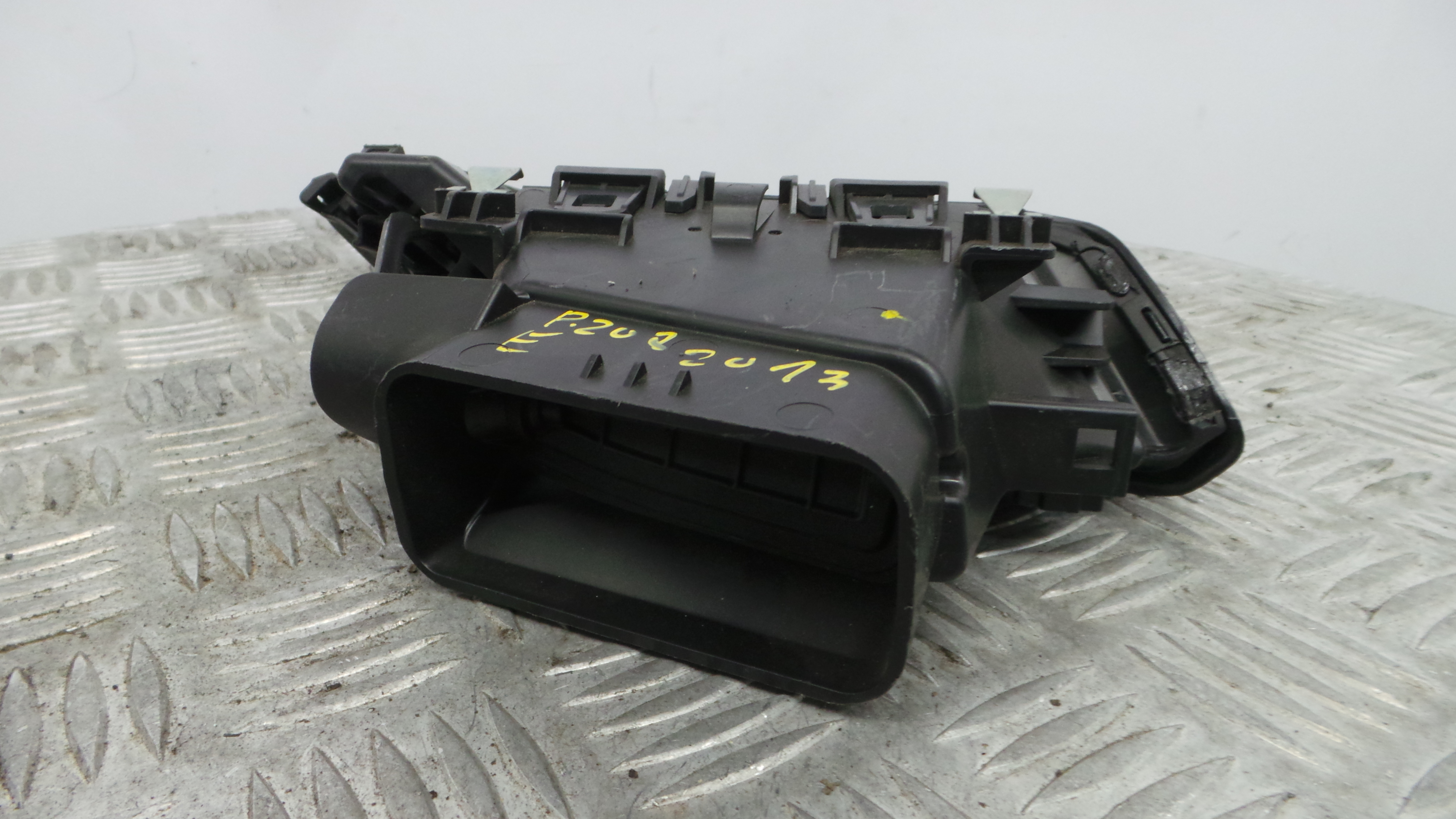 Grelha da Sofagem 9673131677 - PEUGEOT 208 I (CA_, CC_)-36712947