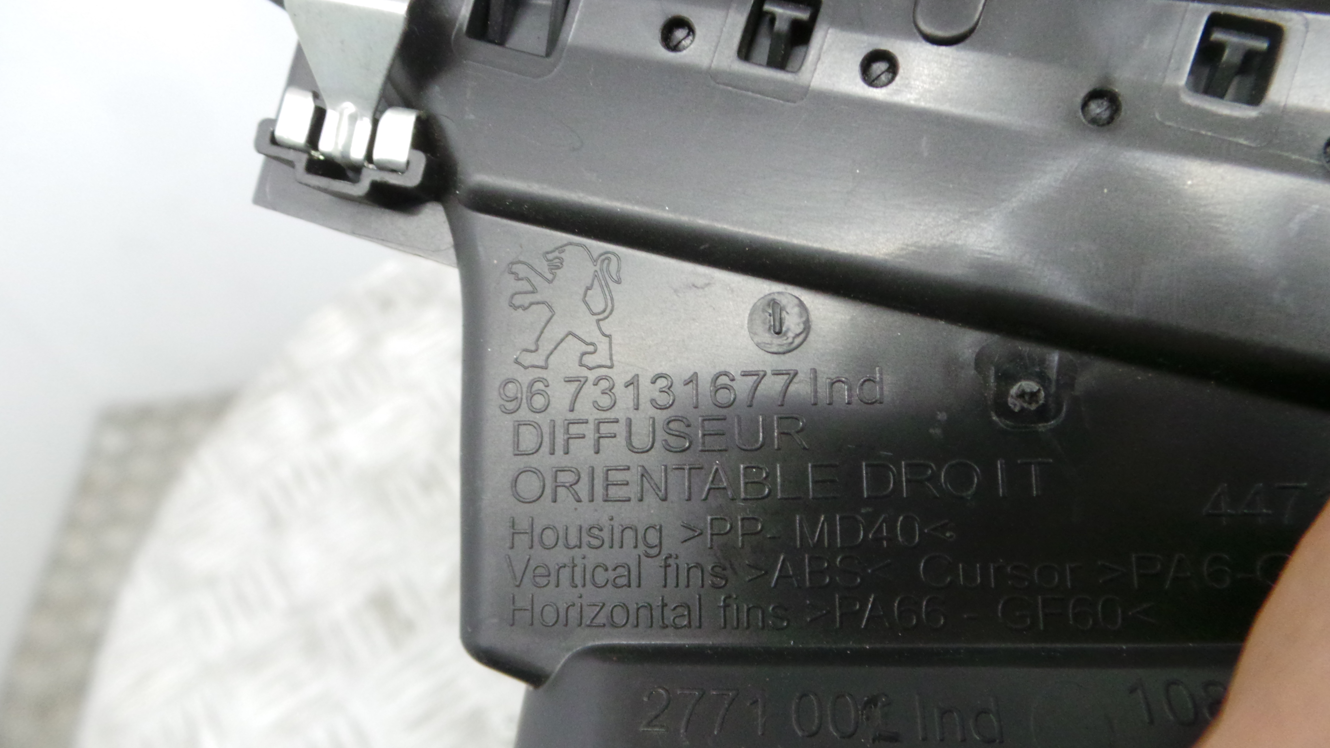 Grelha da Sofagem 9673131677 - PEUGEOT 208 I (CA_, CC_)-36712947