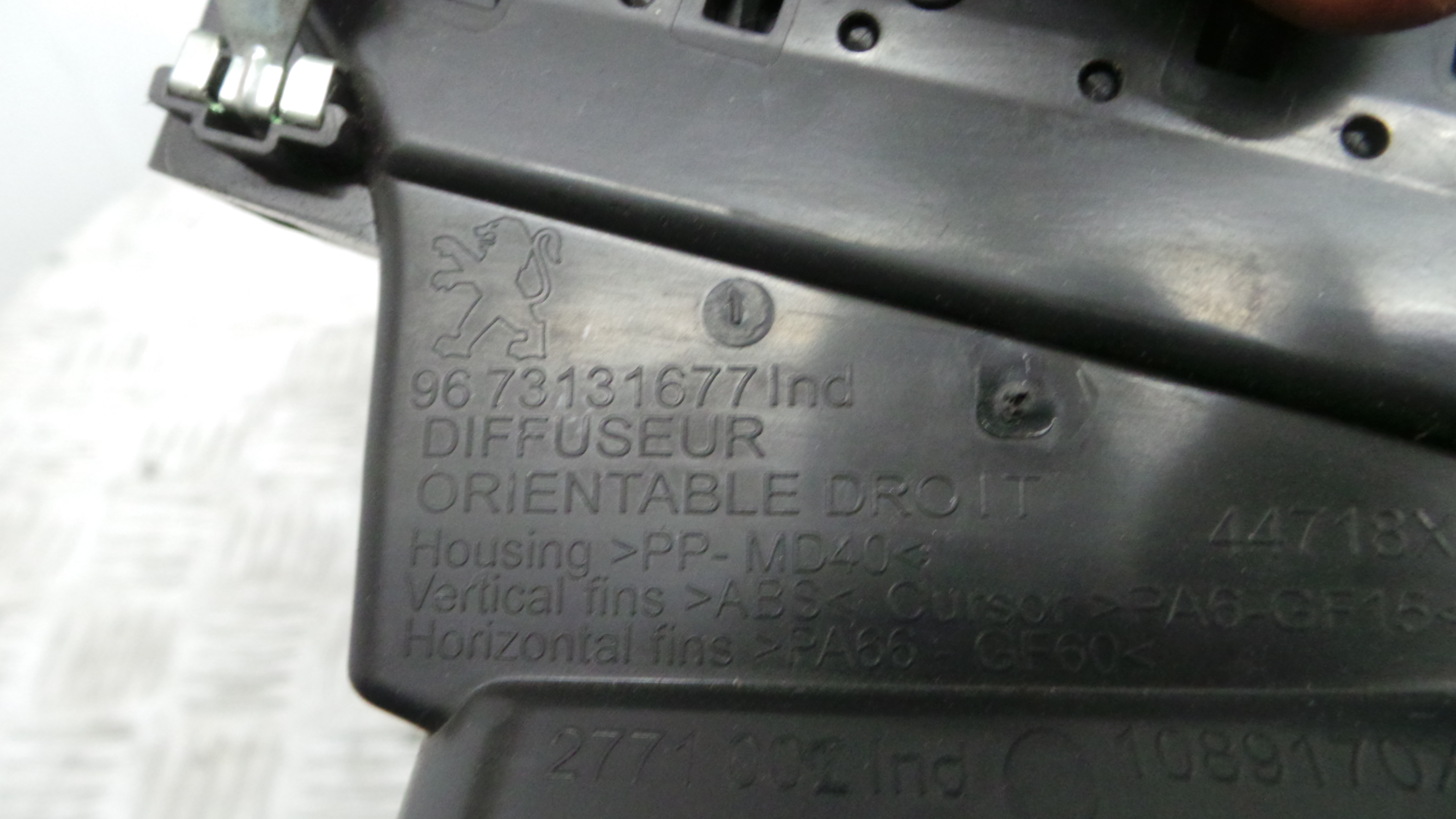 Grelha da Sofagem 9673131677 - PEUGEOT 208 I (CA_, CC_)-36712950