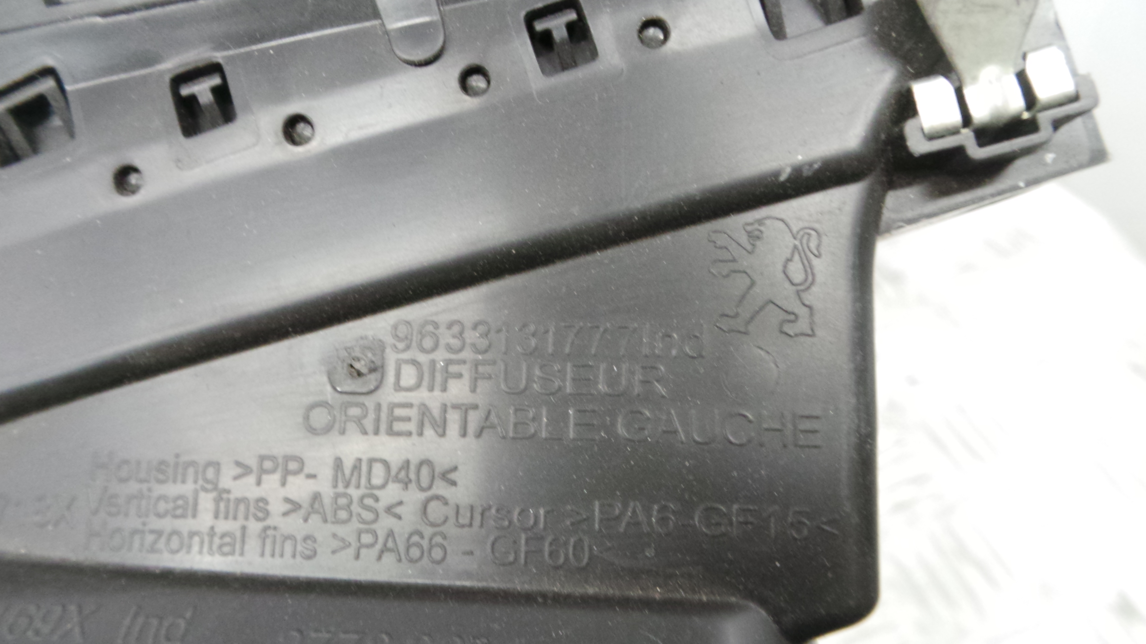 Grelha da Sofagem  9633131777 - PEUGEOT 208 I (CA_, CC_)-36712962