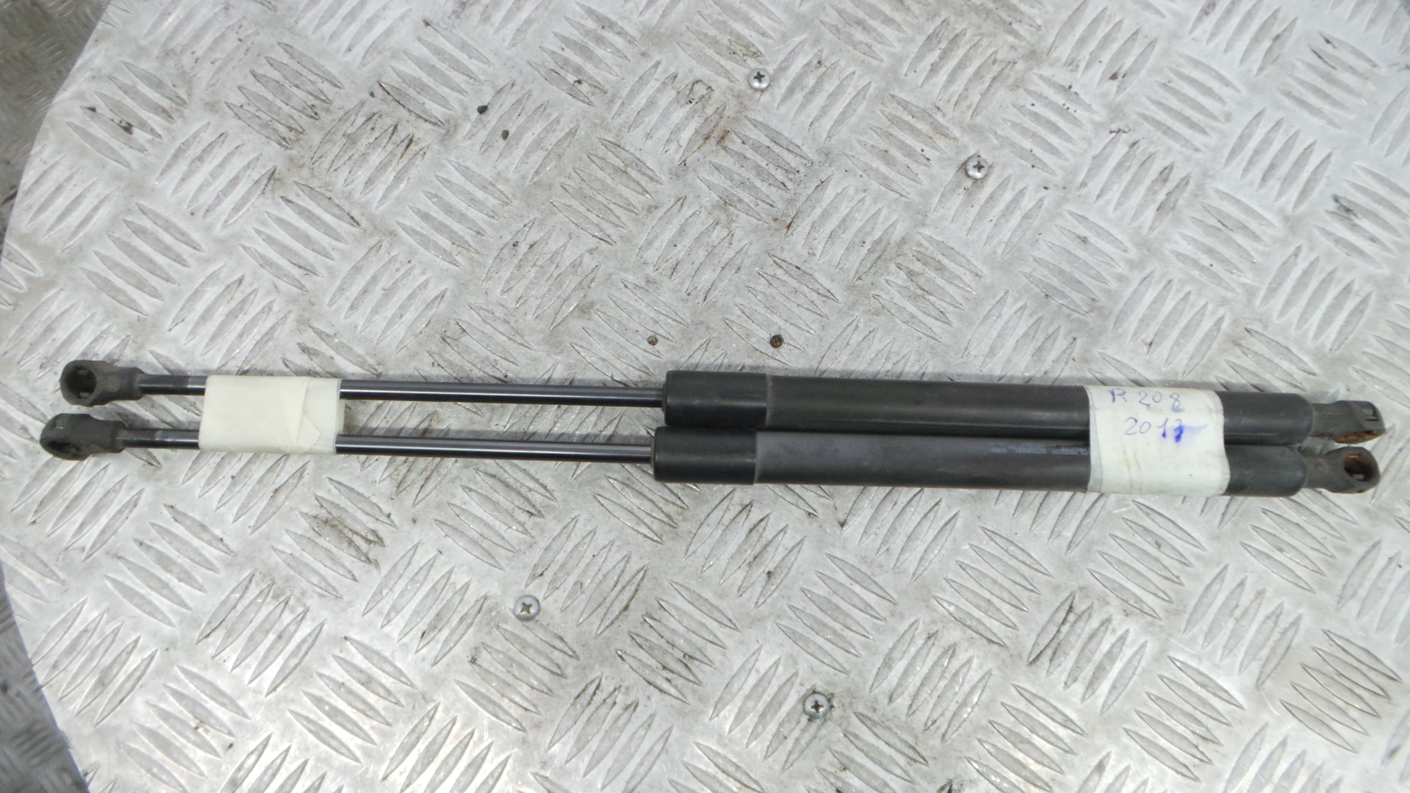 Amortecedor da Mala 9673083680 - PEUGEOT 208 I (CA_, CC_)-36712966 Amortecedor da Mala 9673083680 - PEUGEOT 208 I (CA_, CC_)-36712966