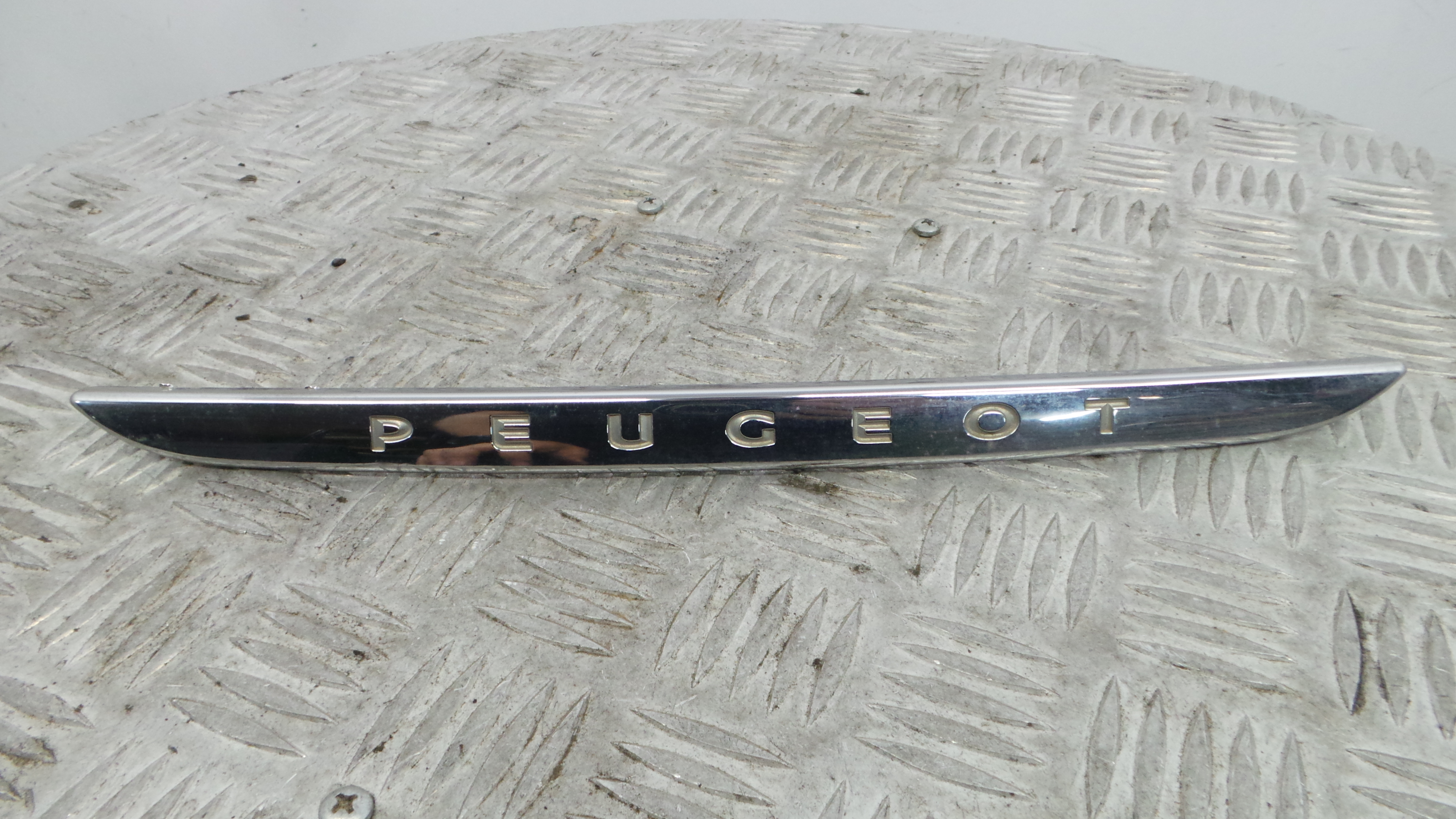 Emblema da Mala 96738457VD - PEUGEOT 208 I (CA_, CC_)-36713022