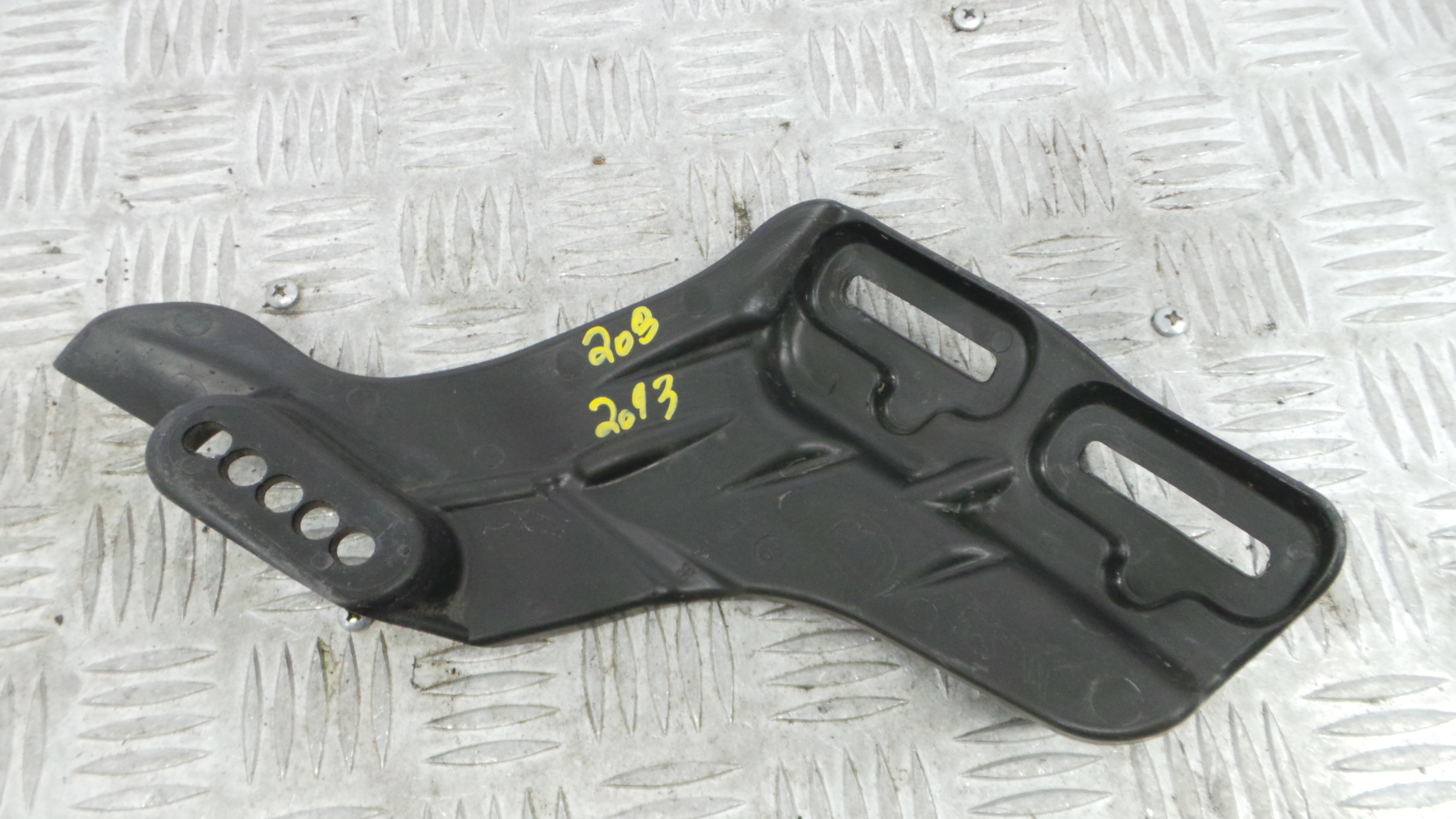 Suporte do Para Choques 9675143880 - PEUGEOT 208 I (CA_, CC_)-36713194