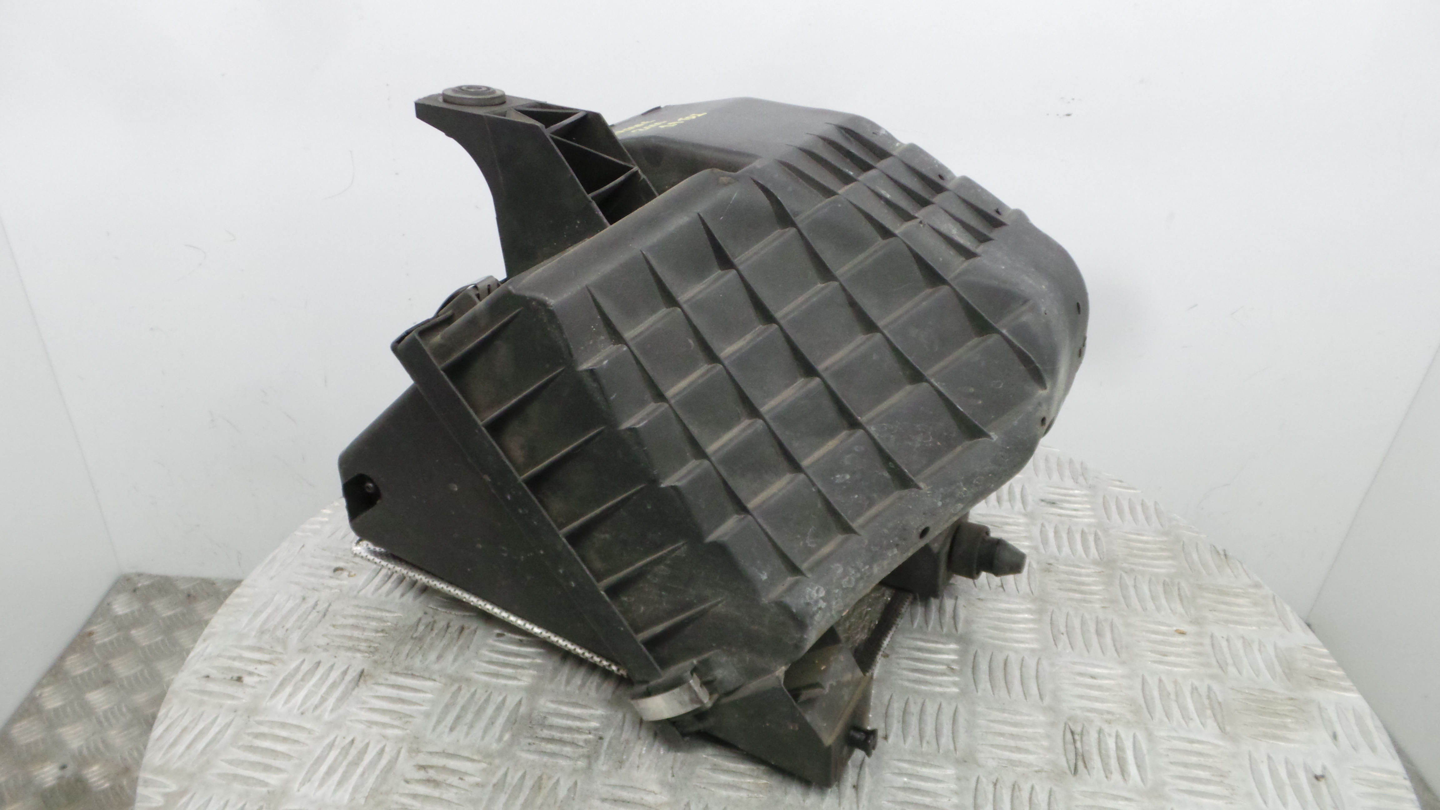 Caixa Filtro de Ar  8D0129607 - VW PASSAT B5 Estate (3B5), PASSAT B5 Variant (3B5)-36713225