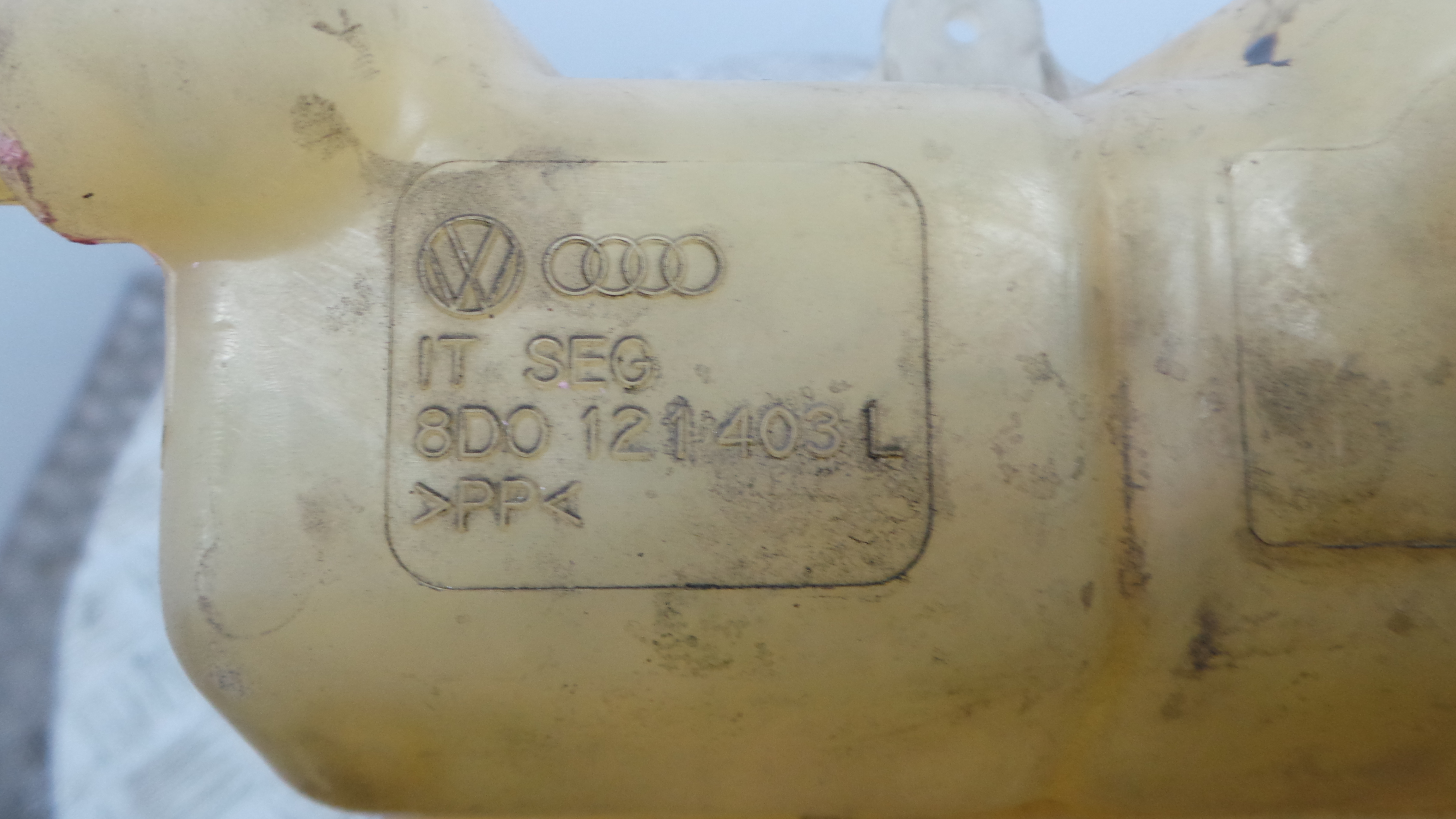 Depósito Água Radiador / Vazo de Expansao 8D0121403L - VW PASSAT B5 Estate (3B5), PASSAT B5 Varian-36713236