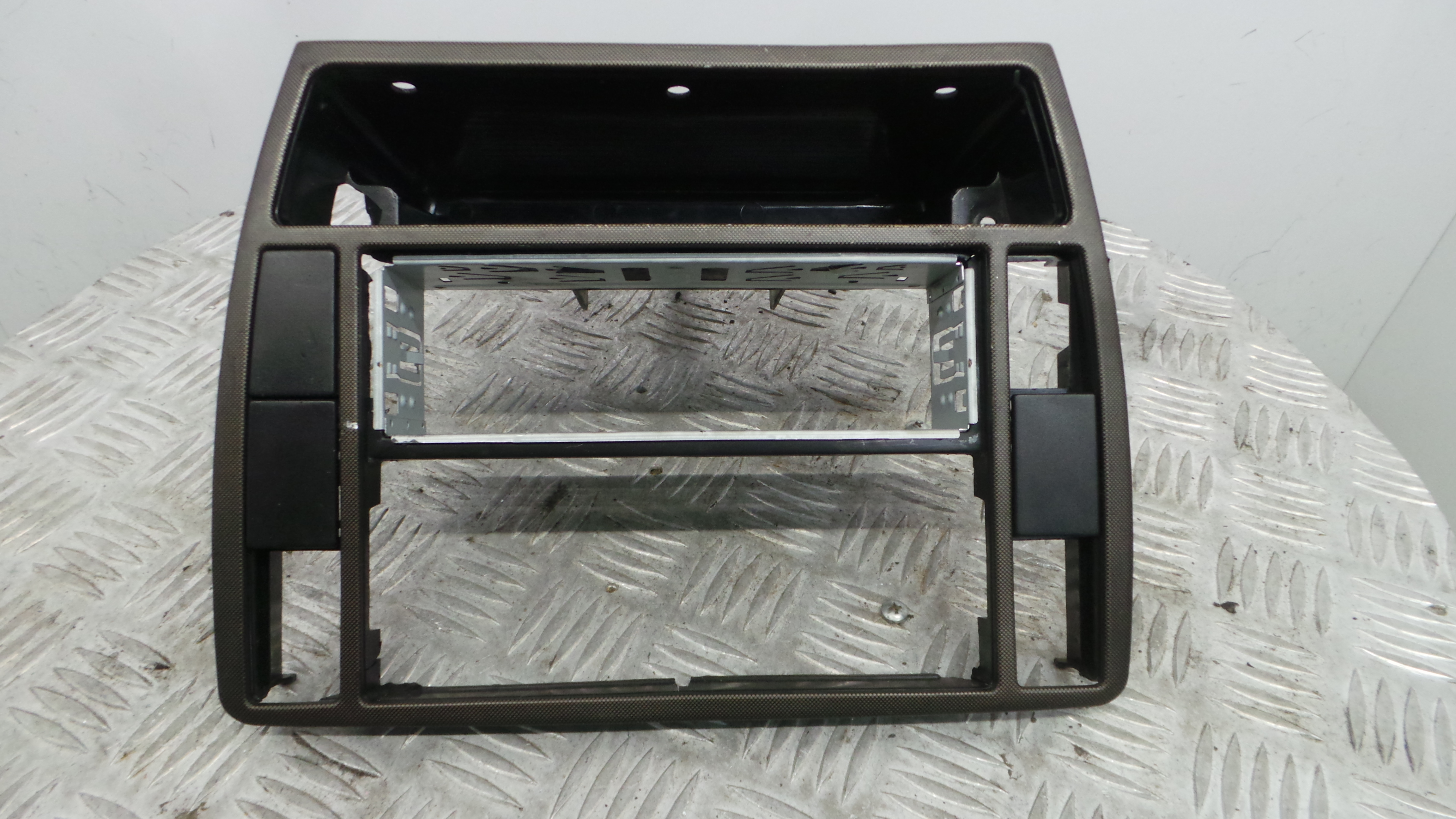 Aro Consola Central 3B0858069K - VW PASSAT B5 Estate (3B5), PASSAT B5 Variant (3B5)-36713431 Aro Consola Central 3B0858069K - VW PASSAT B5 Estate (3B5), PASSAT B5 Variant (3B5)-36713431