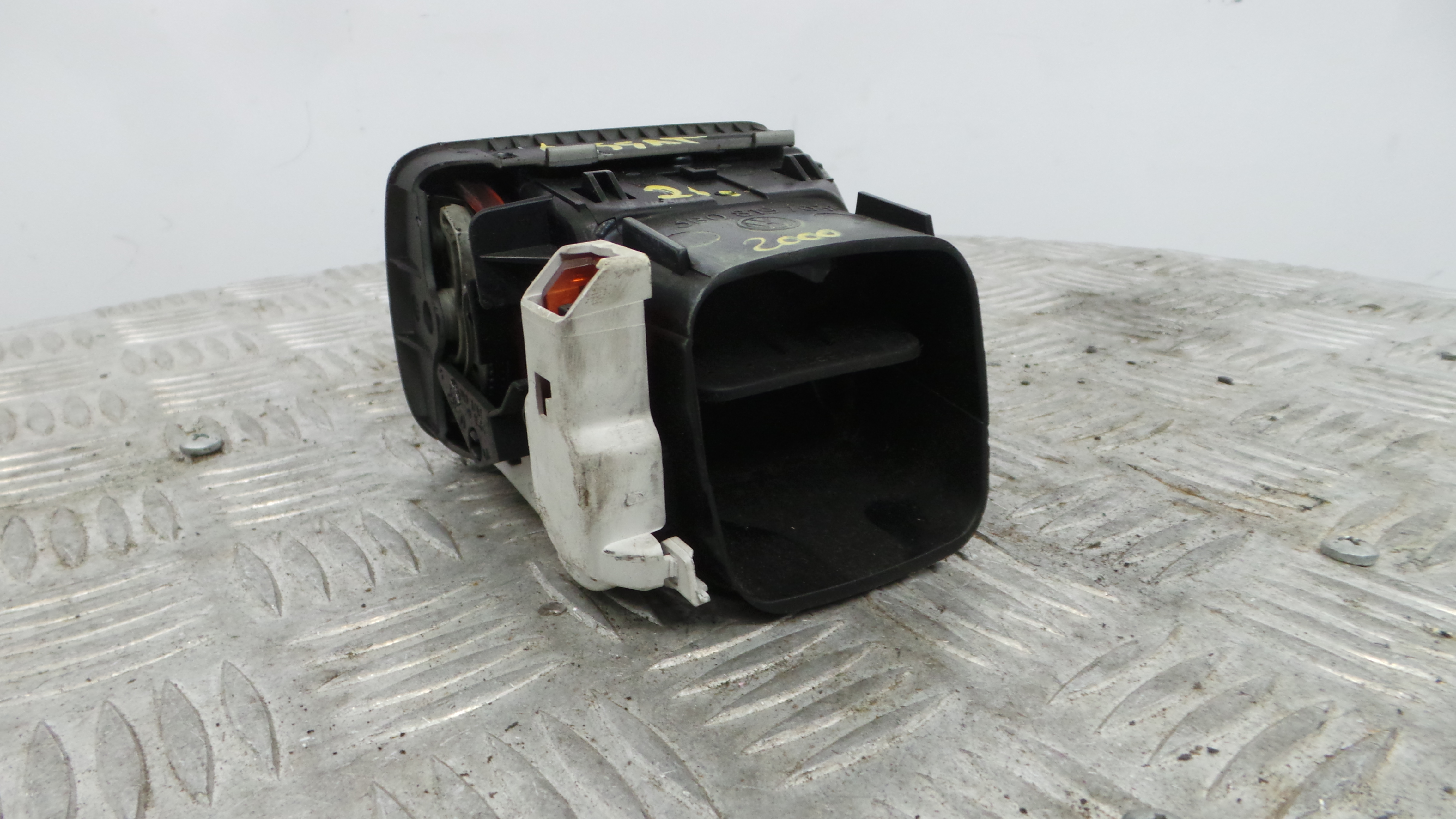 Grelha da Sofagem 3B0819703A - VW PASSAT B5 Estate (3B5), PASSAT B5 Variant (3B5)-36713441