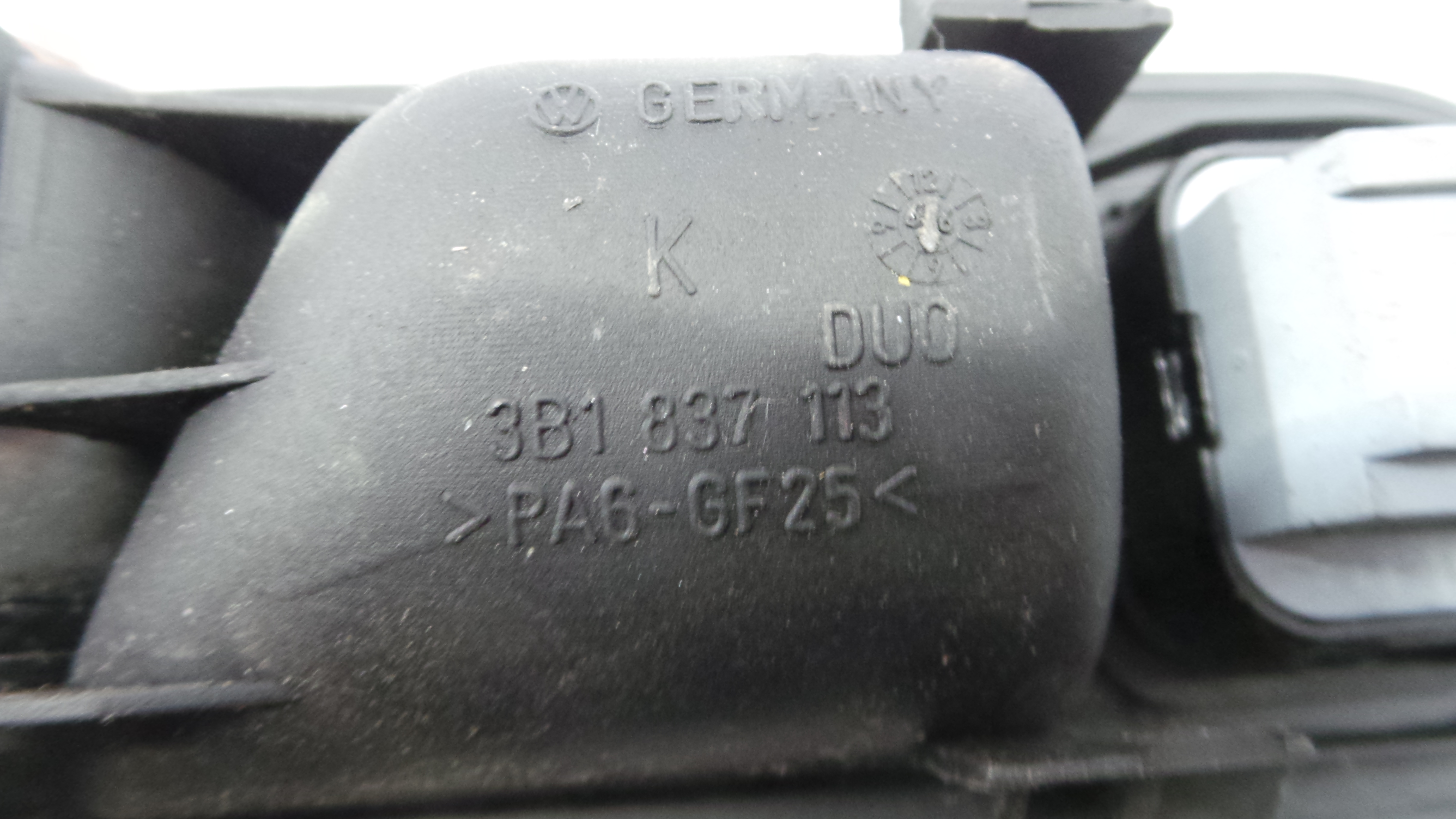 Puxador Interior Frente Esquerdo 3B1837113 - VW PASSAT B5 Estate (3B5), PASSAT B5 Variant (3B5)-36713452