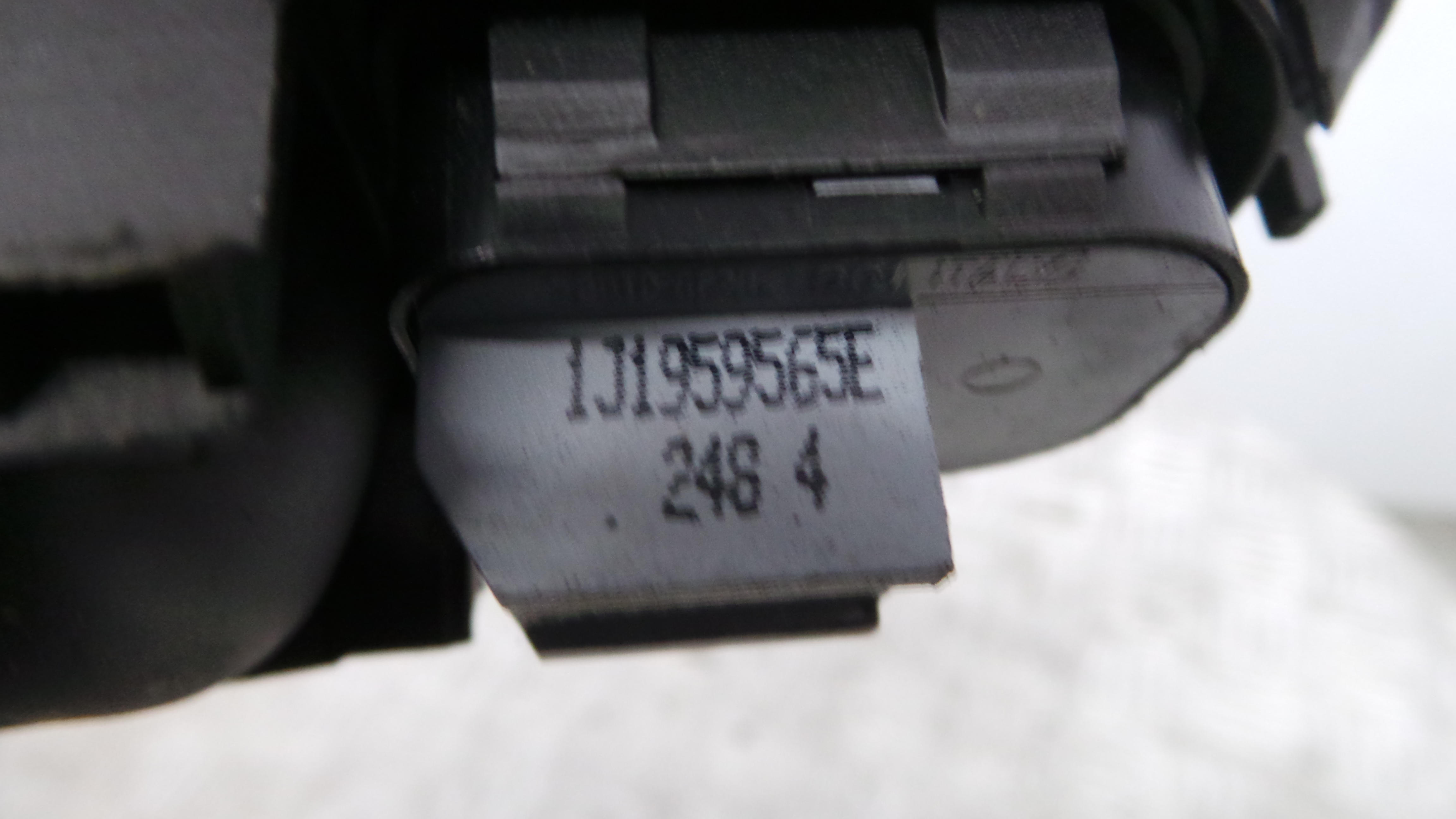 Puxador Interior Frente Esquerdo 3B1837113 - VW PASSAT B5 Estate (3B5), PASSAT B5 Variant (3B5)-36713452