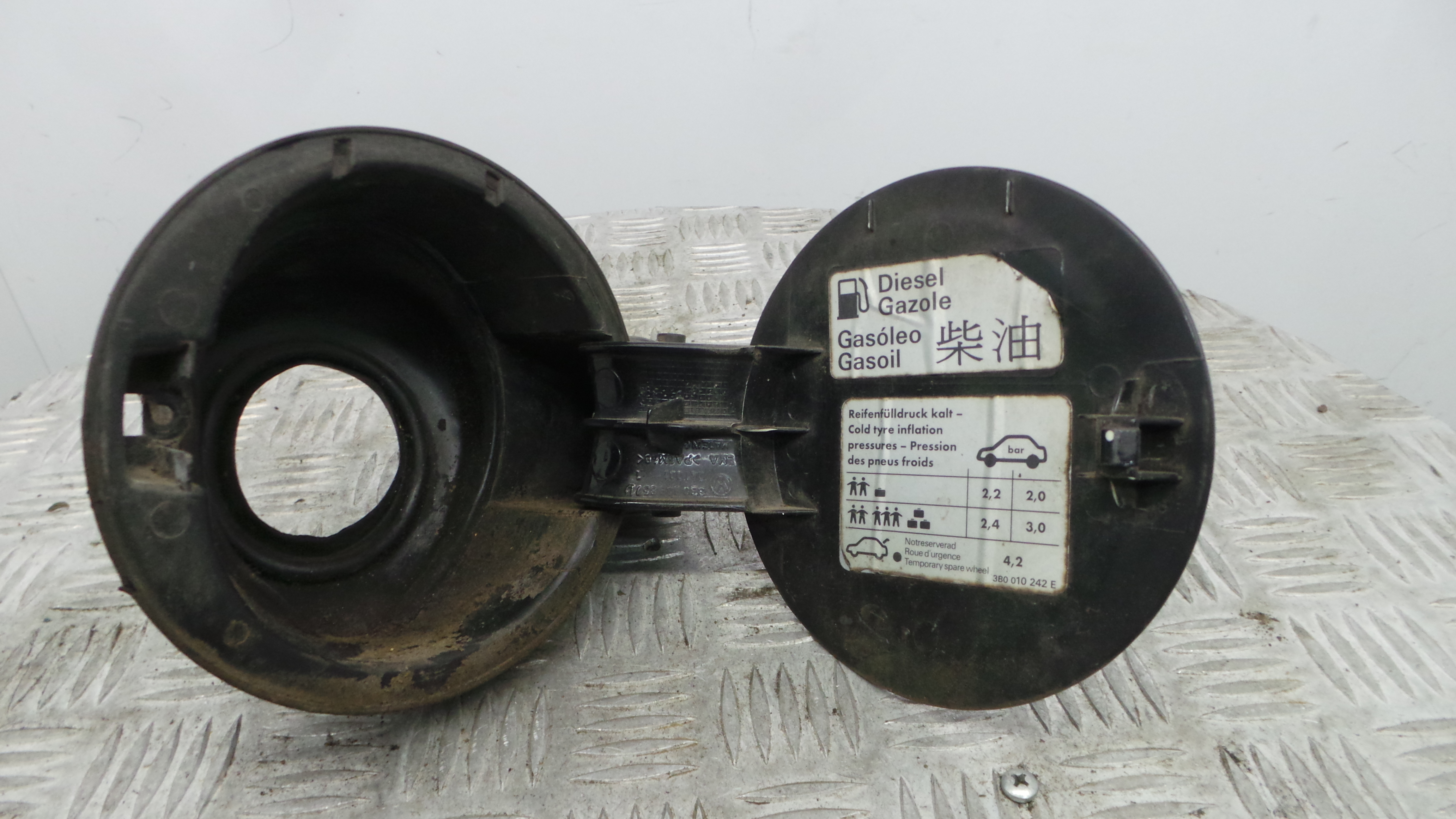 Tampão de Combustivel  3B0809857C - VW PASSAT B5 Estate (3B5), PASSAT B5 Variant (3B5)-36713469