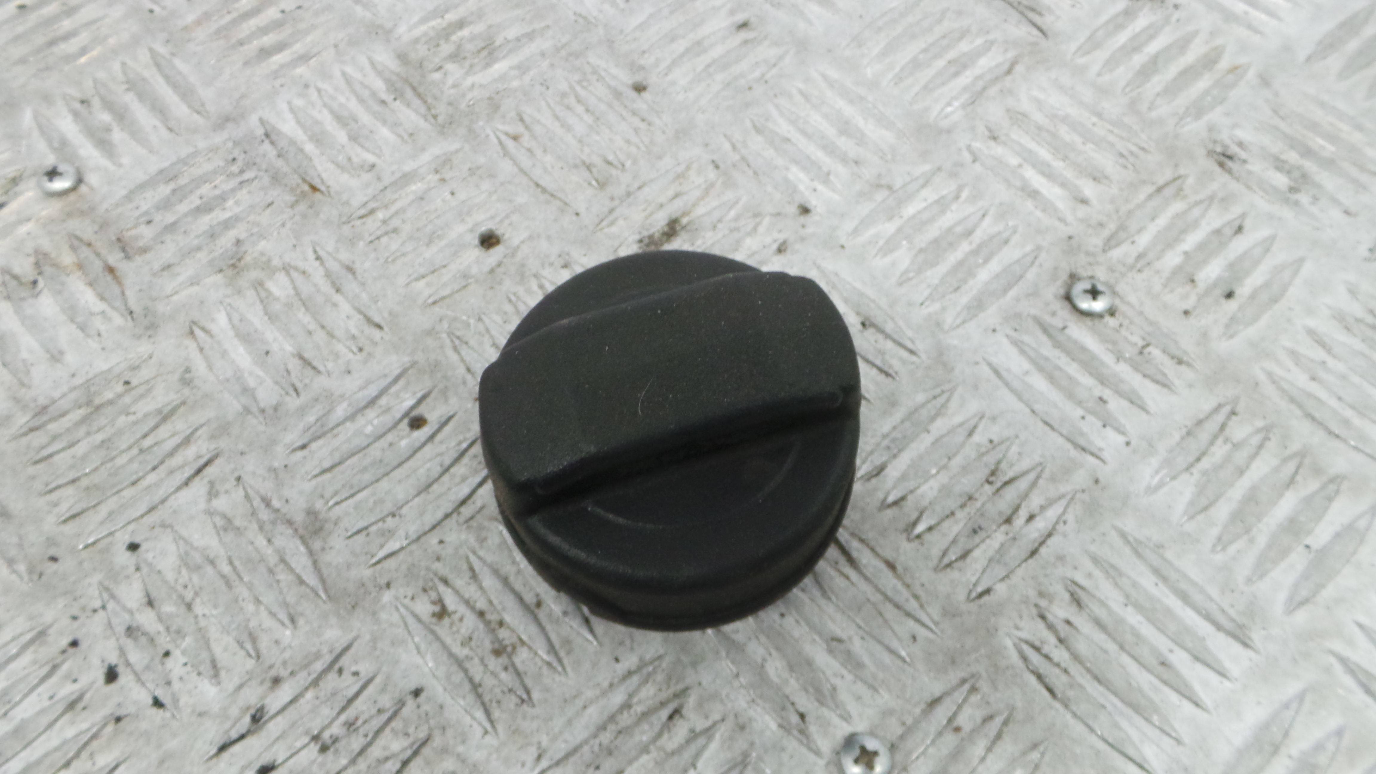 Tampão de Combustivel  1H0201553B - VW PASSAT B5 Estate (3B5), PASSAT B5 Variant (3B5)-36713474