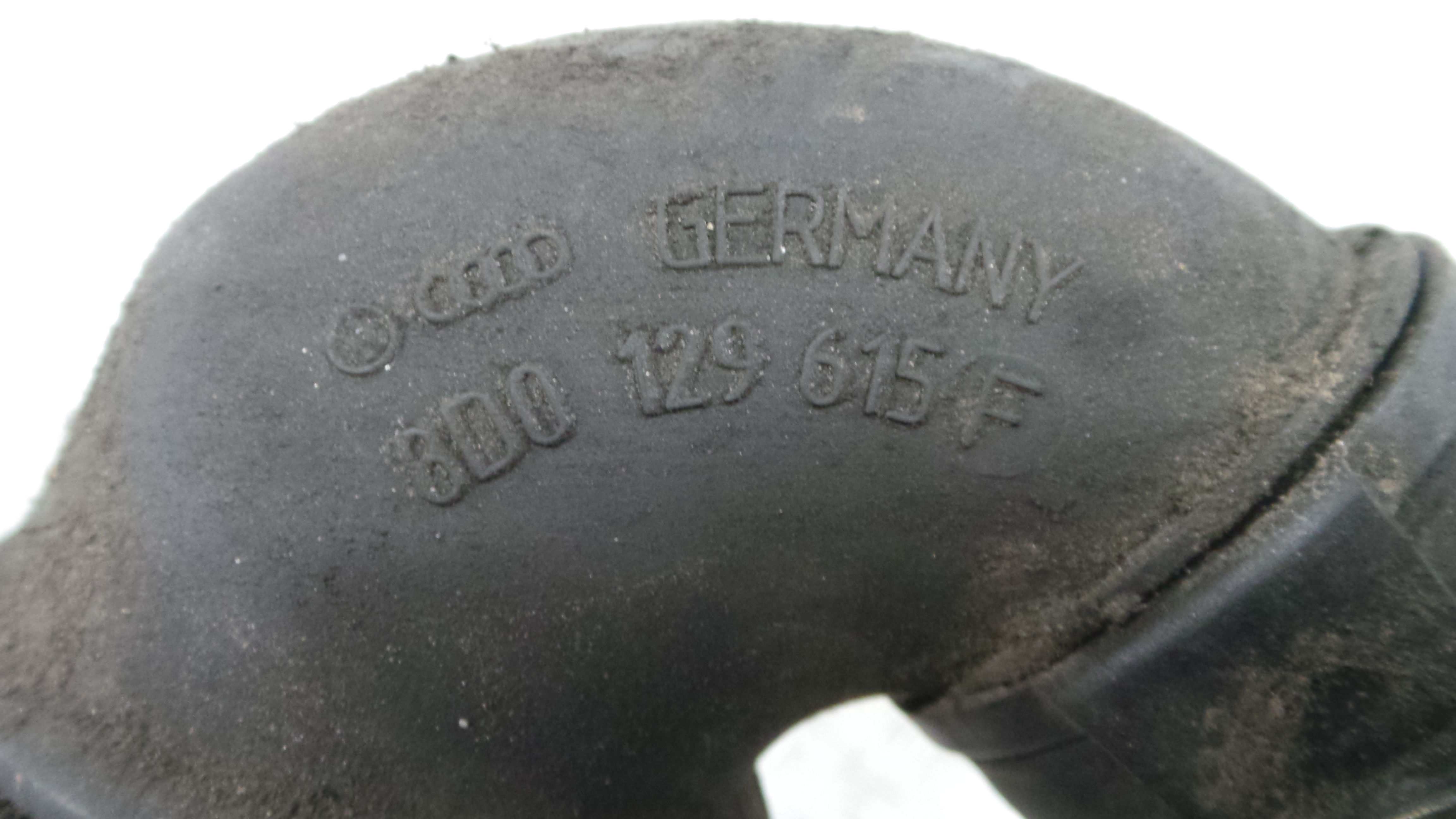 Tubo Intercooler 8D0129615F - VW PASSAT B5 Estate (3B5), PASSAT B5 Variant (3B5)-36713477