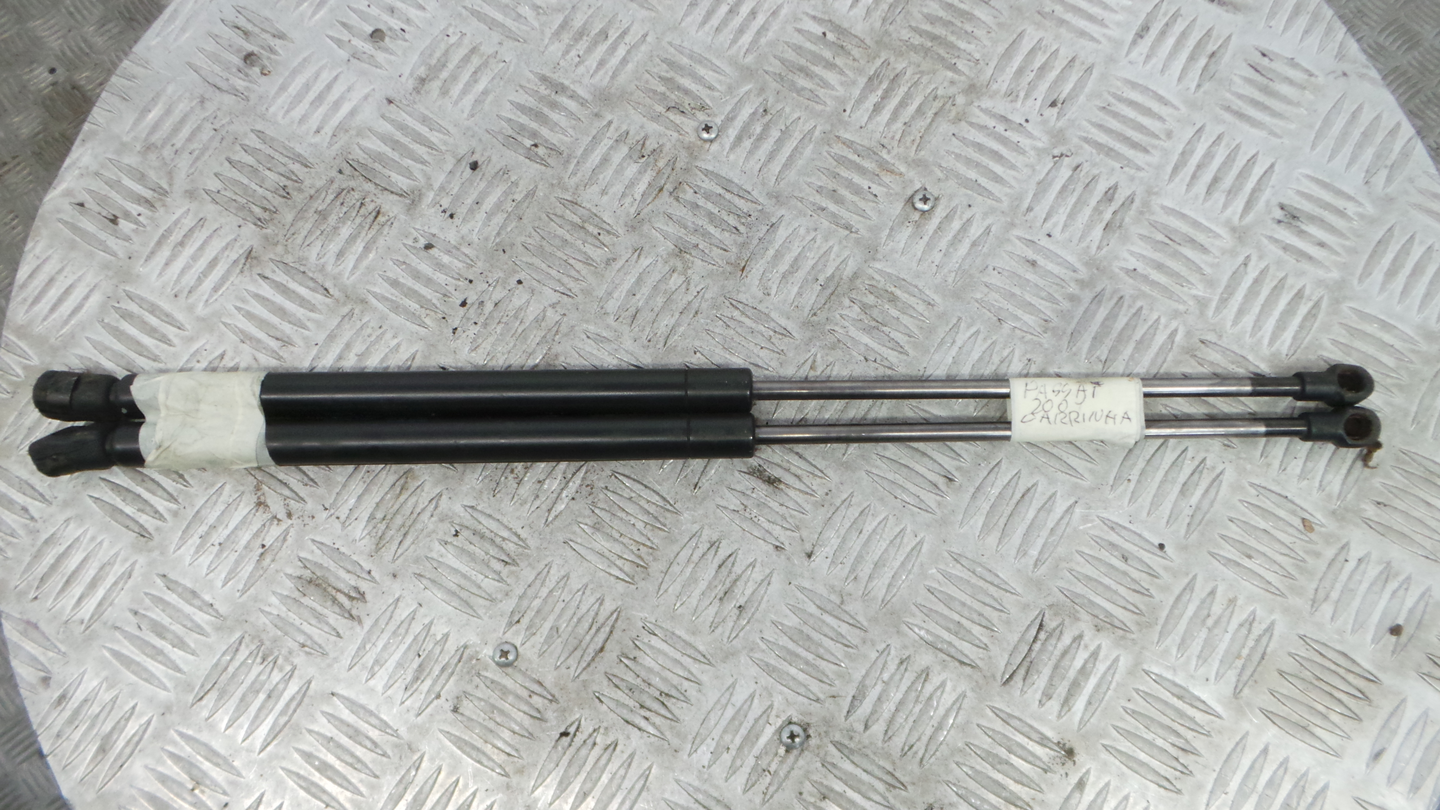 Amortecedor da Mala 1J6827550 - VW PASSAT B5 Estate (3B5), PASSAT B5 Variant (3B5)-36713480