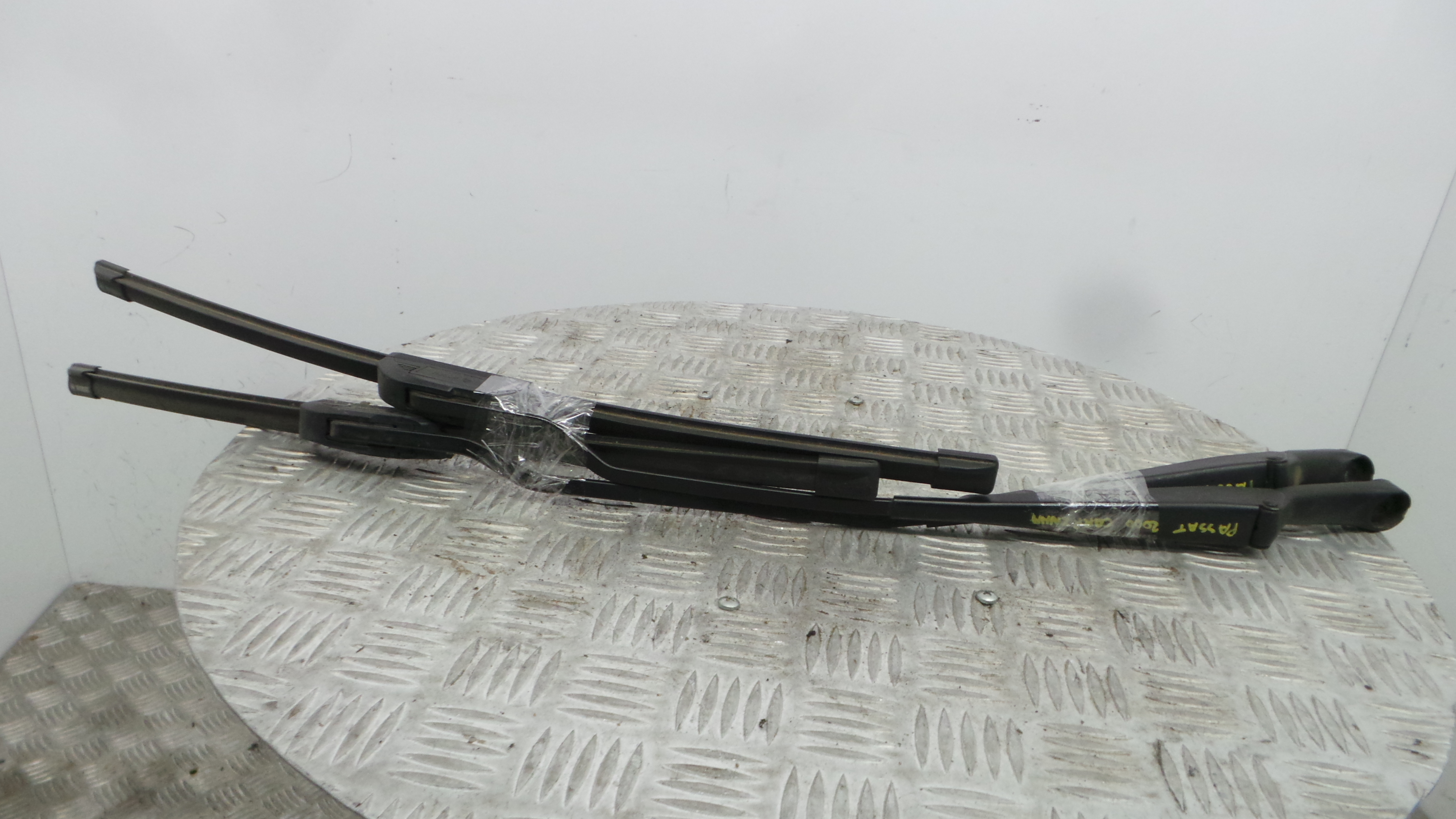 Braço Do Limpa-vidros 3B1955409 - VW PASSAT B5 Estate (3B5), PASSAT B5 Variant (3B5)-36713483 Braço Do Limpa-vidros 3B1955409 - VW PASSAT B5 Estate (3B5), PASSAT B5 Variant (3B5)-36713483