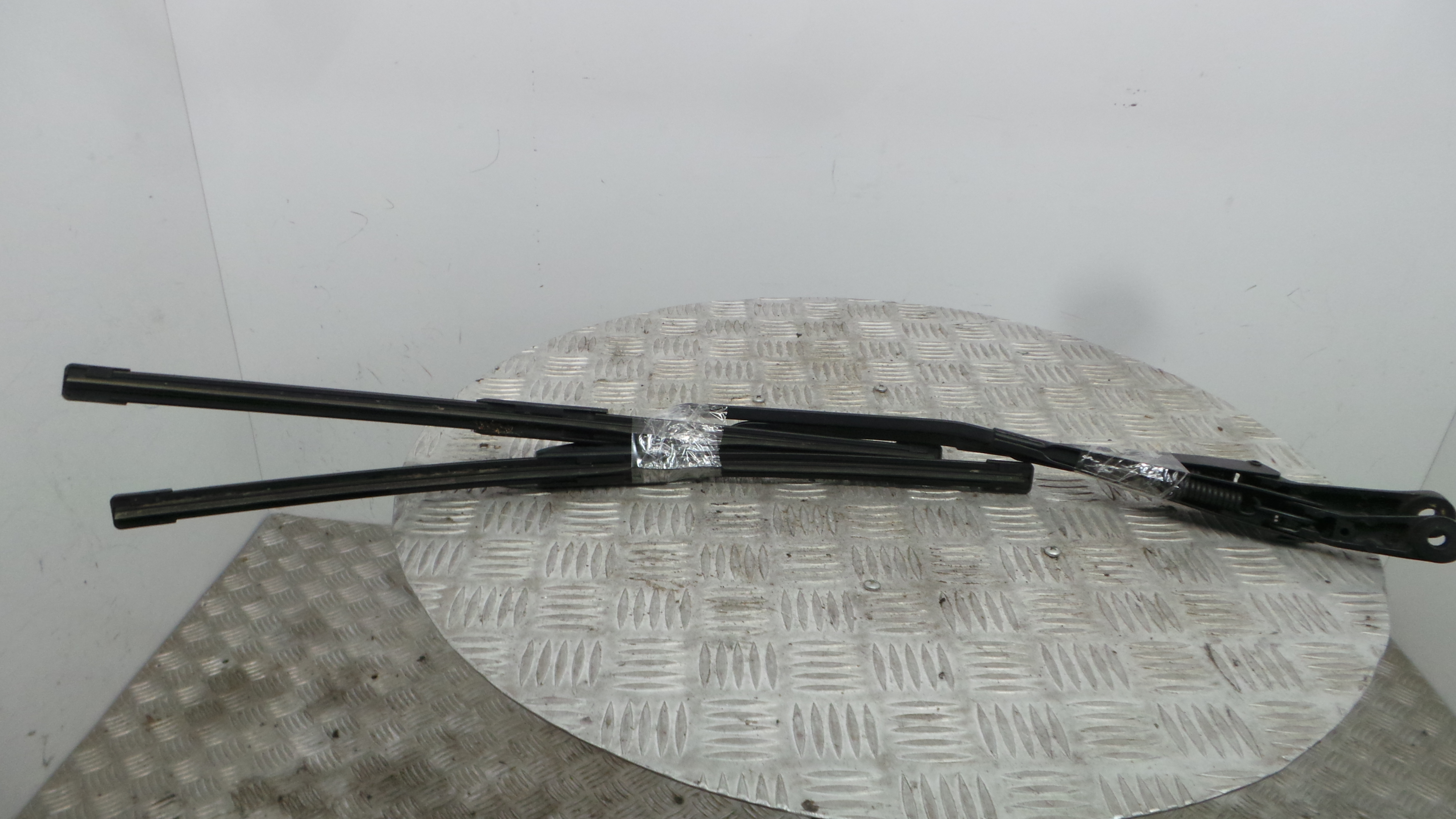 Braço Do Limpa-vidros 3B1955409 - VW PASSAT B5 Estate (3B5), PASSAT B5 Variant (3B5)-36713483