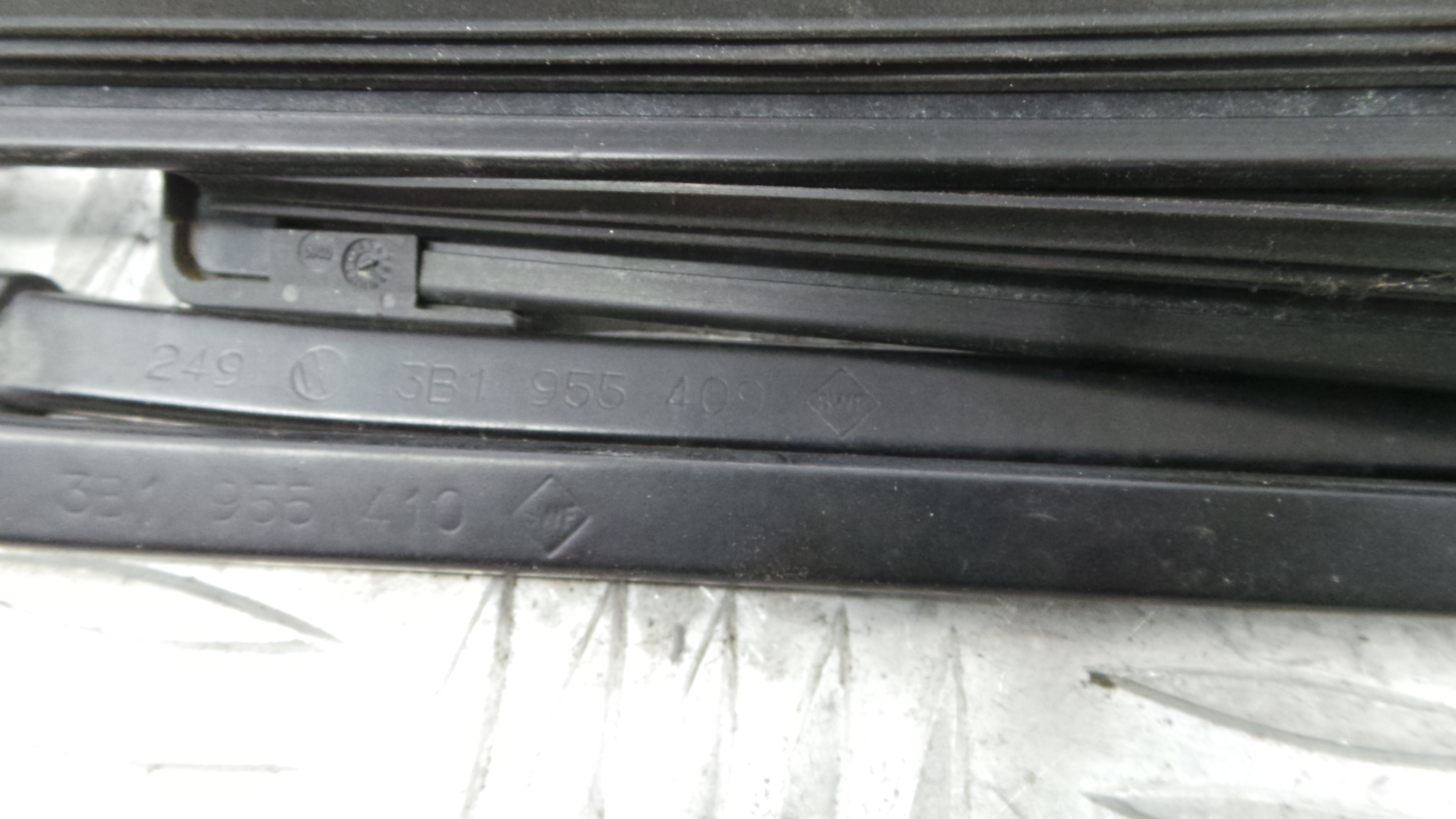 Braço Do Limpa-vidros 3B1955409 - VW PASSAT B5 Estate (3B5), PASSAT B5 Variant (3B5)-36713483