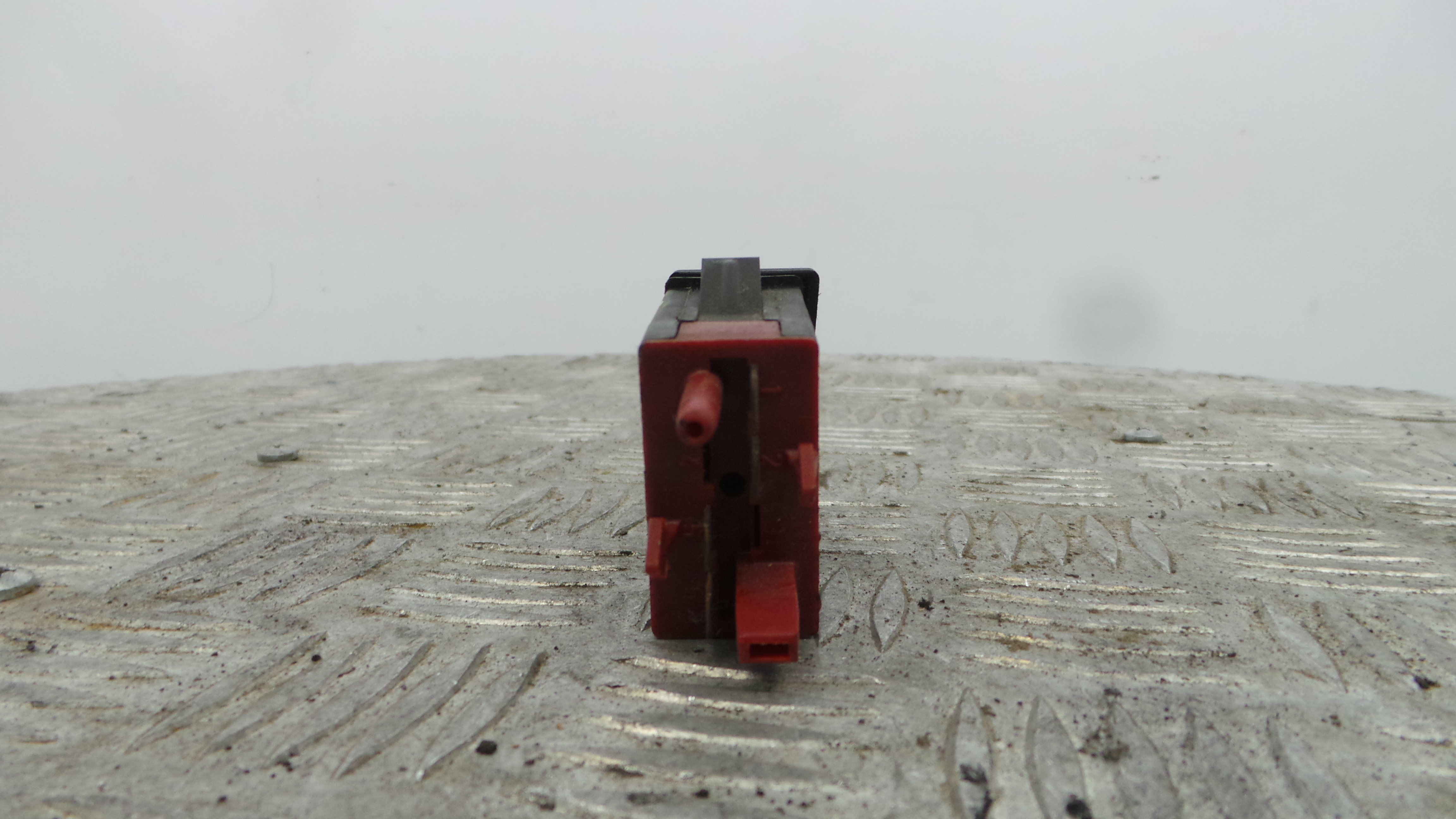 Botão ASR 3B0927133A - VW PASSAT B5 Estate (3B5), PASSAT B5 Variant (3B5)-36713491