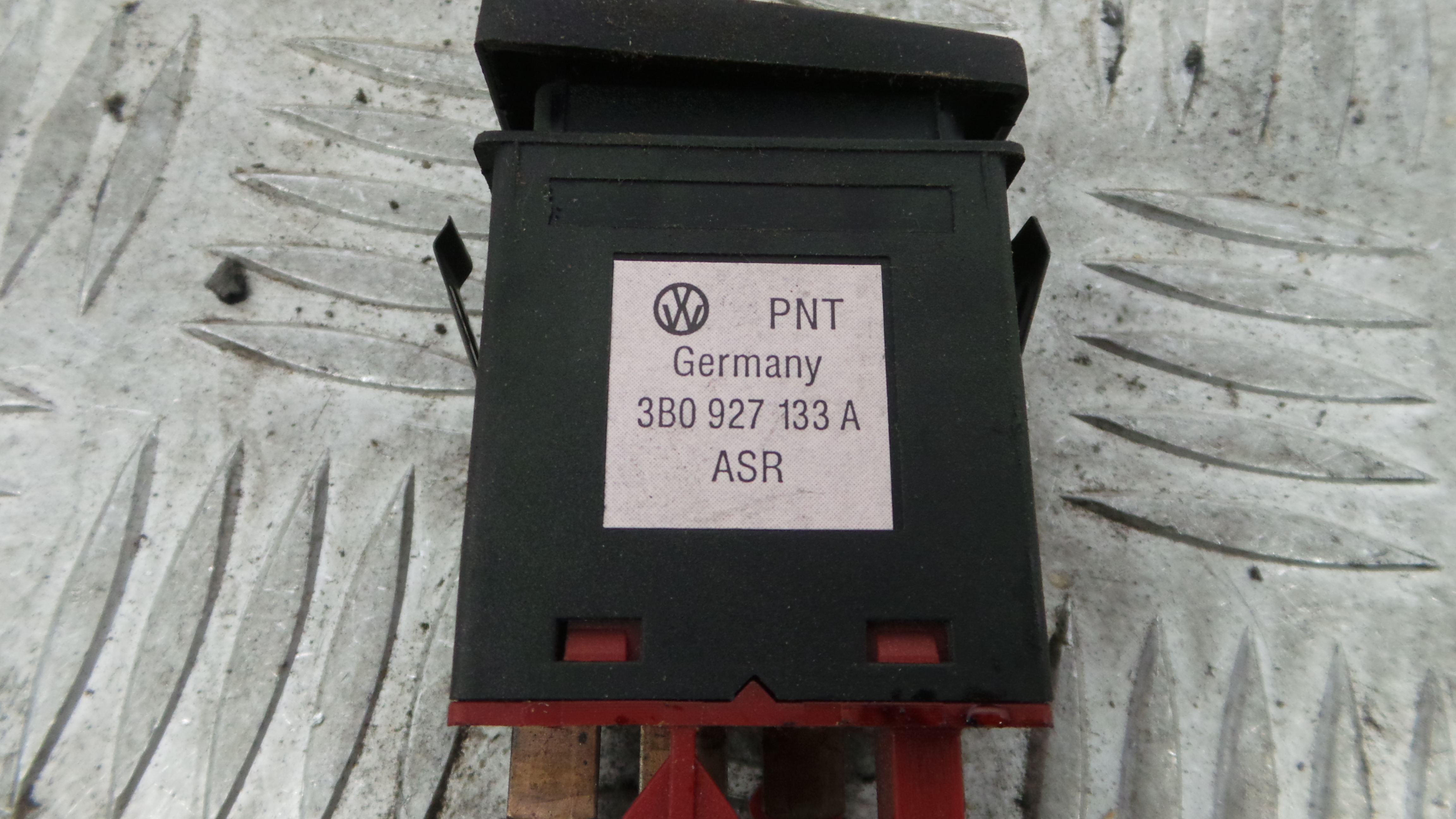 Botão ASR 3B0927133A - VW PASSAT B5 Estate (3B5), PASSAT B5 Variant (3B5)-36713491
