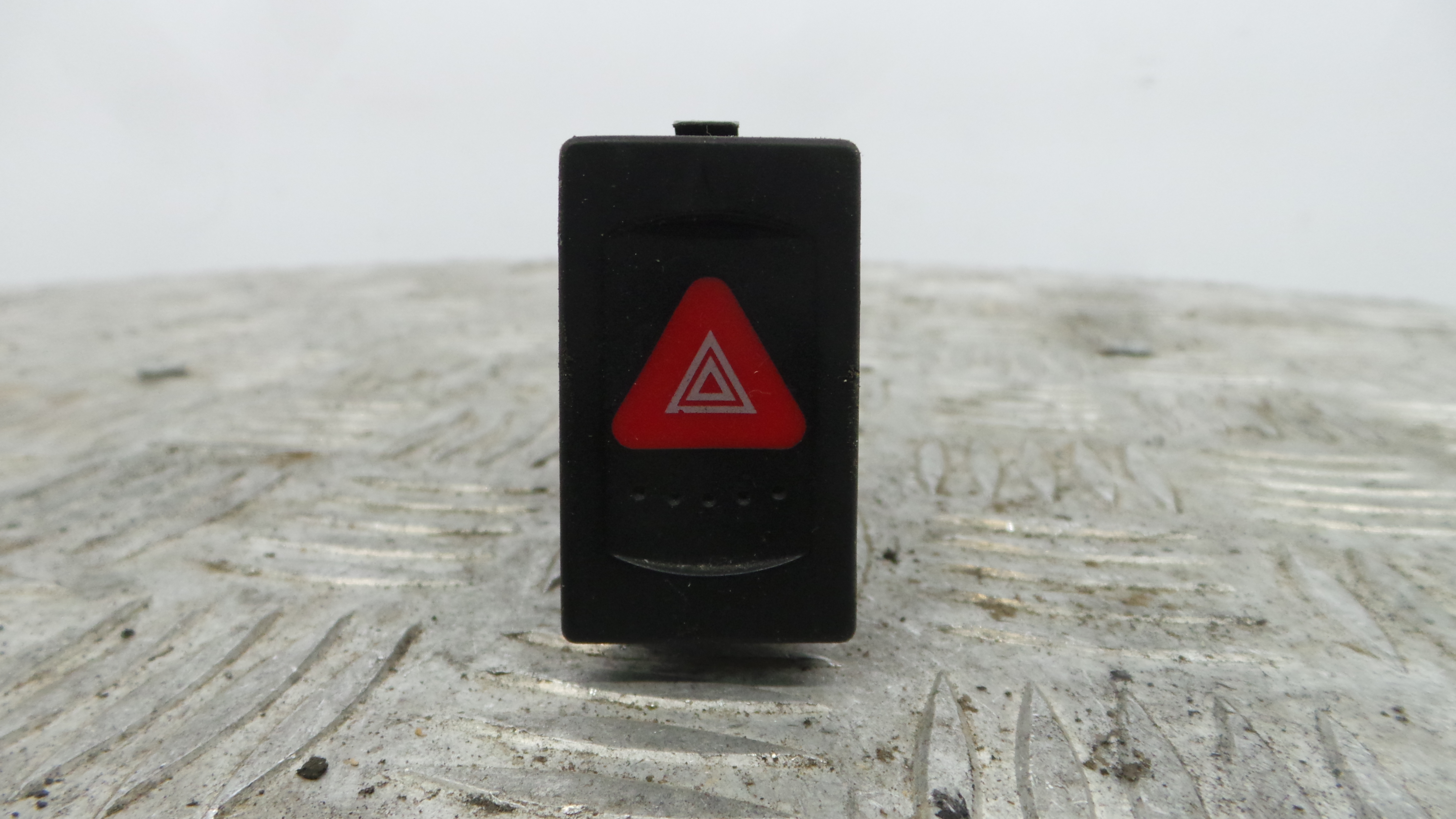 warning 4 piscas 3B0953235B - VW PASSAT B5 Estate (3B5), PASSAT B5 Variant (3B5)-36713494