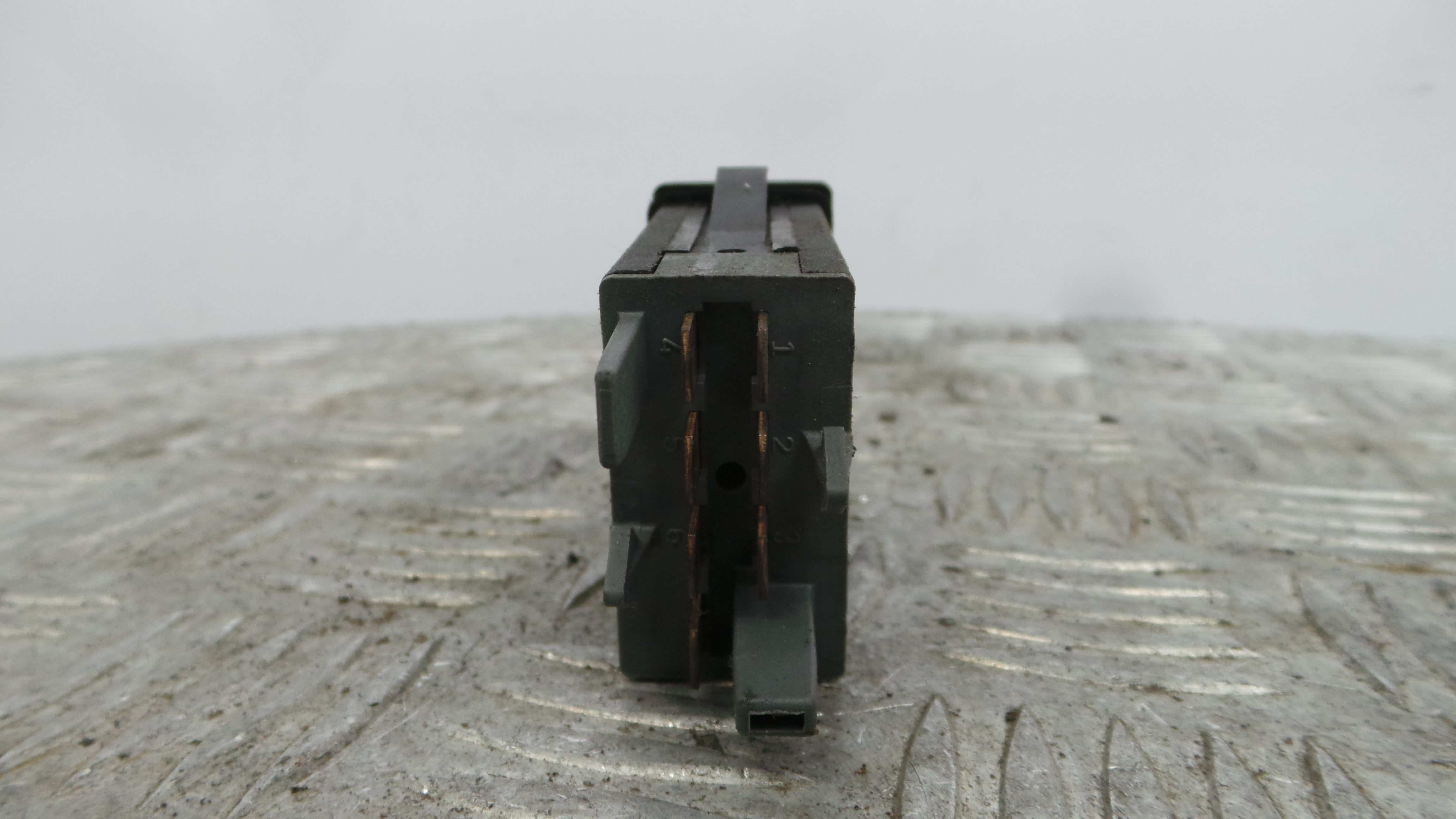 warning 4 piscas 3B0953235B - VW PASSAT B5 Estate (3B5), PASSAT B5 Variant (3B5)-36713494