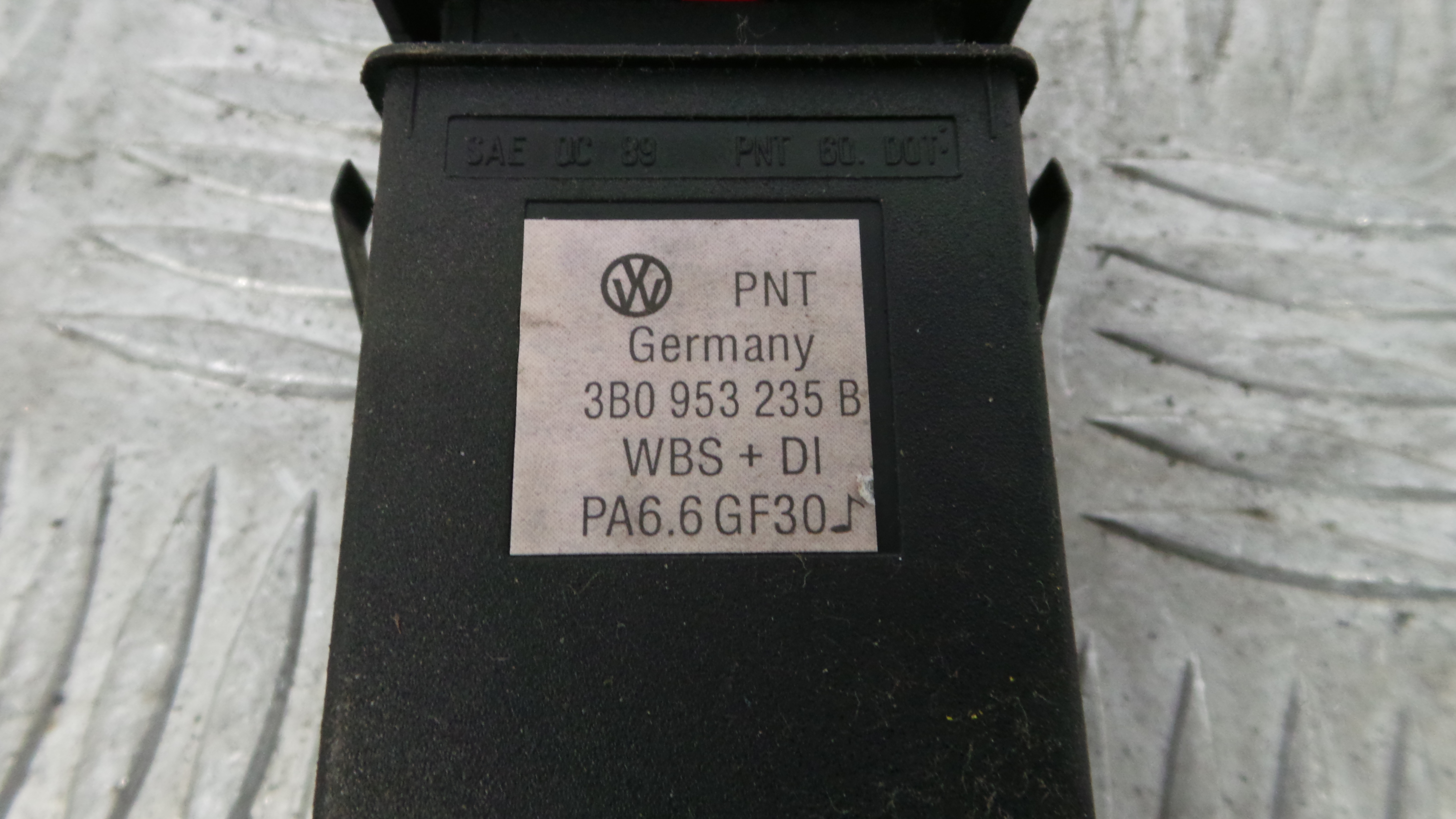 warning 4 piscas 3B0953235B - VW PASSAT B5 Estate (3B5), PASSAT B5 Variant (3B5)-36713494