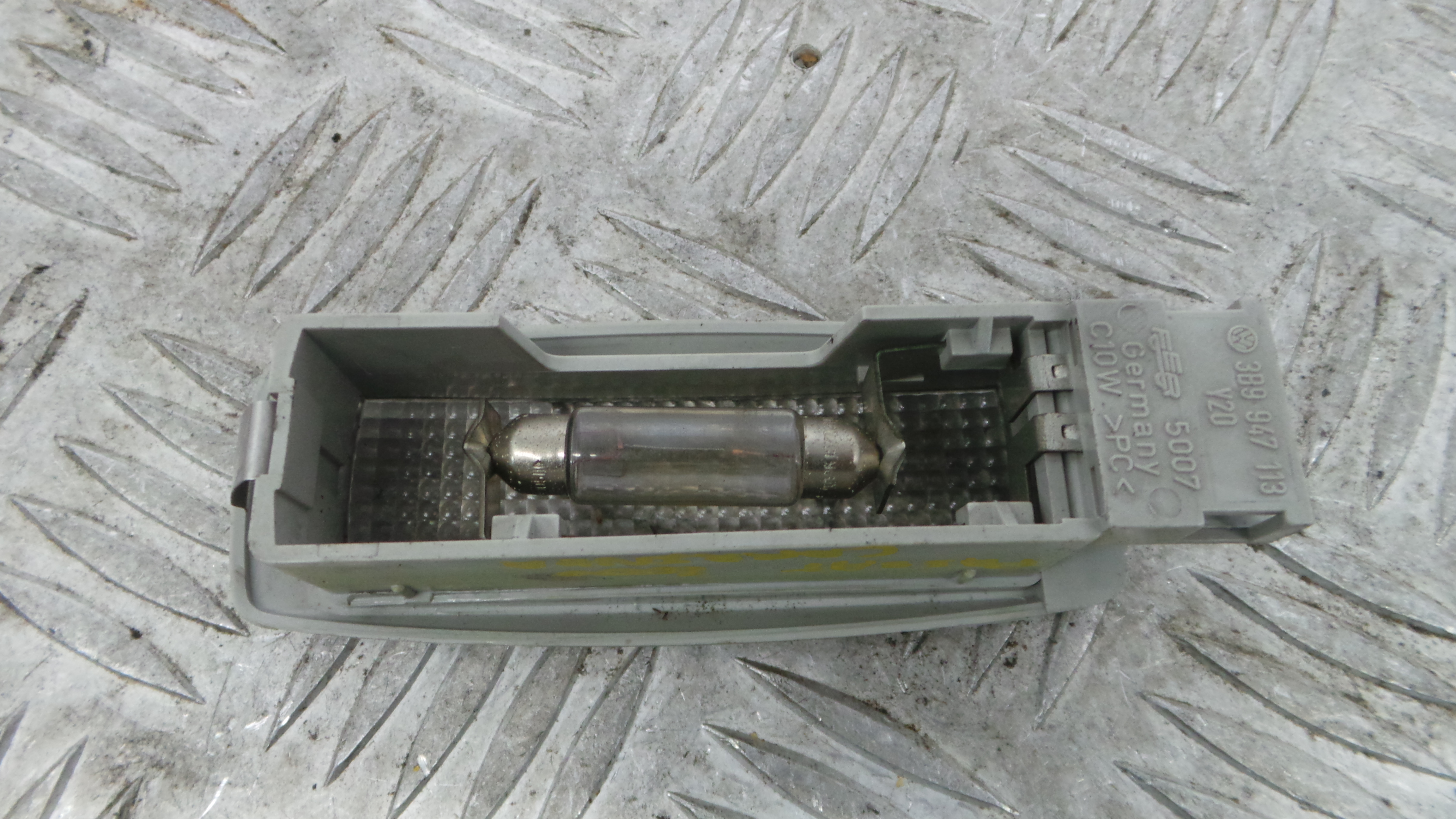 Luz Interior 3B9947113 - VW PASSAT B5 Estate (3B5), PASSAT B5 Variant (3B5)-36713503