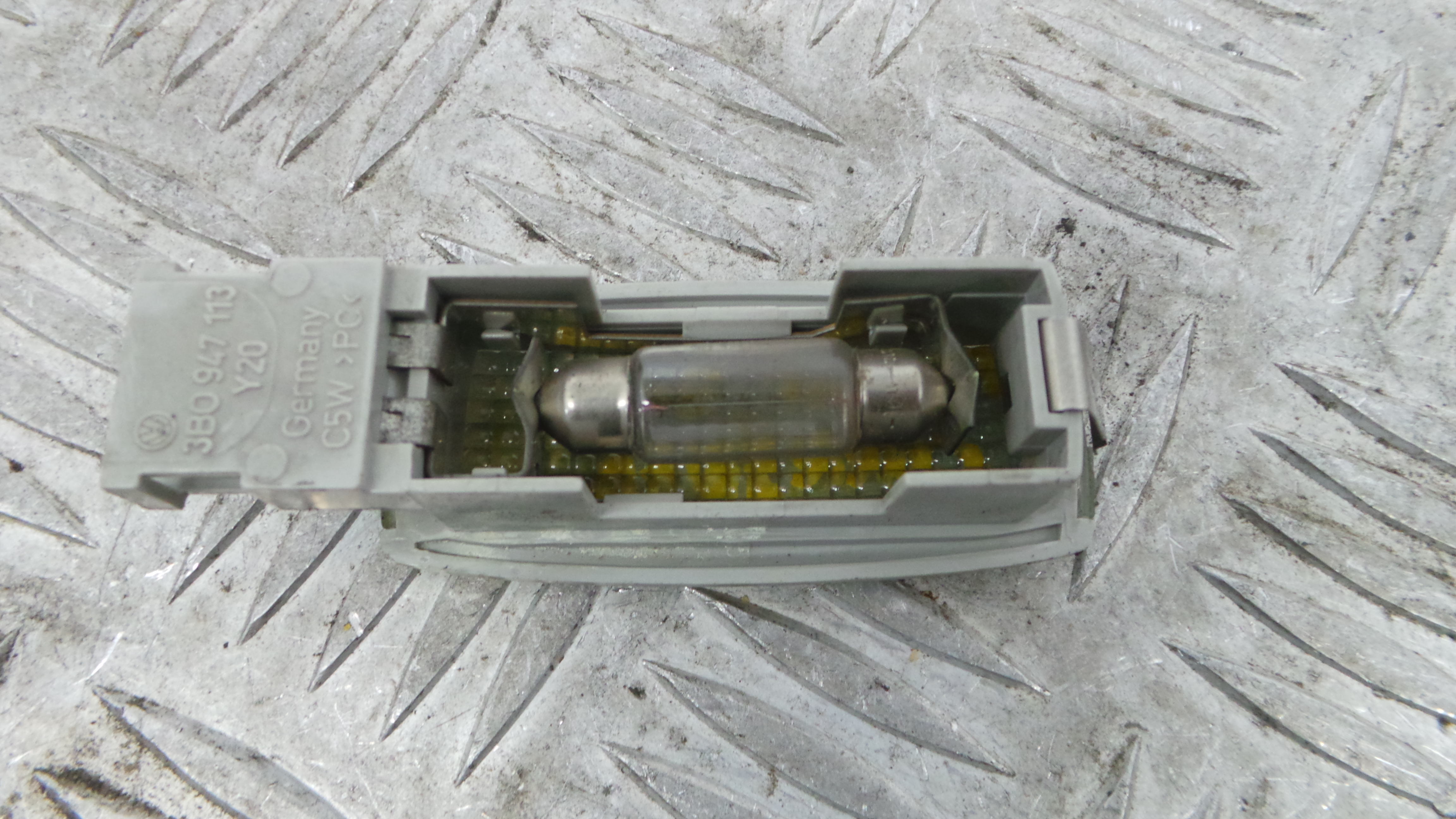 Luz Interior 3B0947113 - VW PASSAT B5 Estate (3B5), PASSAT B5 Variant (3B5)-36713506