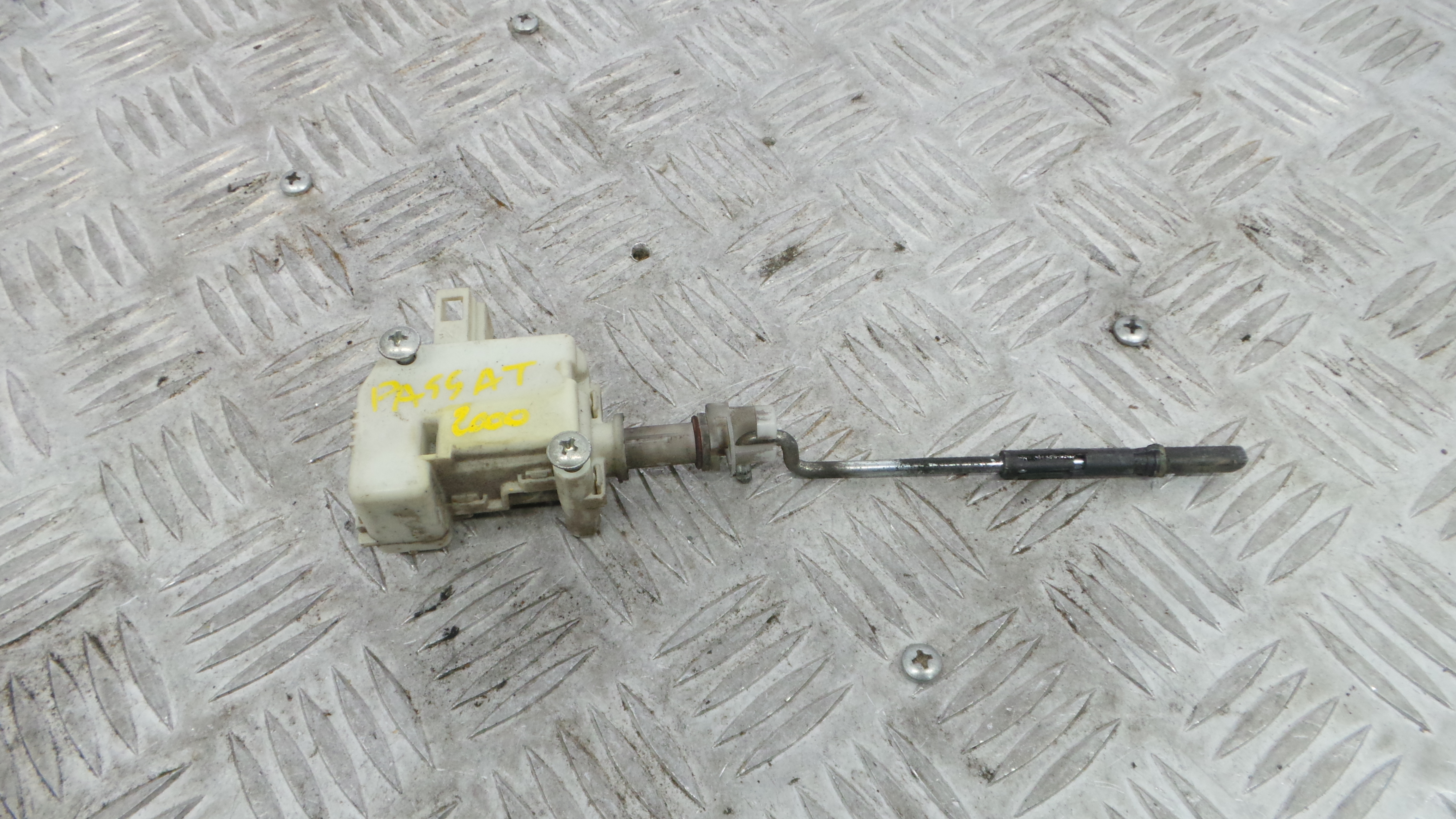 Pistola Deposito Combustivel 3B0810773A - VW PASSAT B5 Estate (3B5), PASSAT B5 Variant (3B5)-36713515