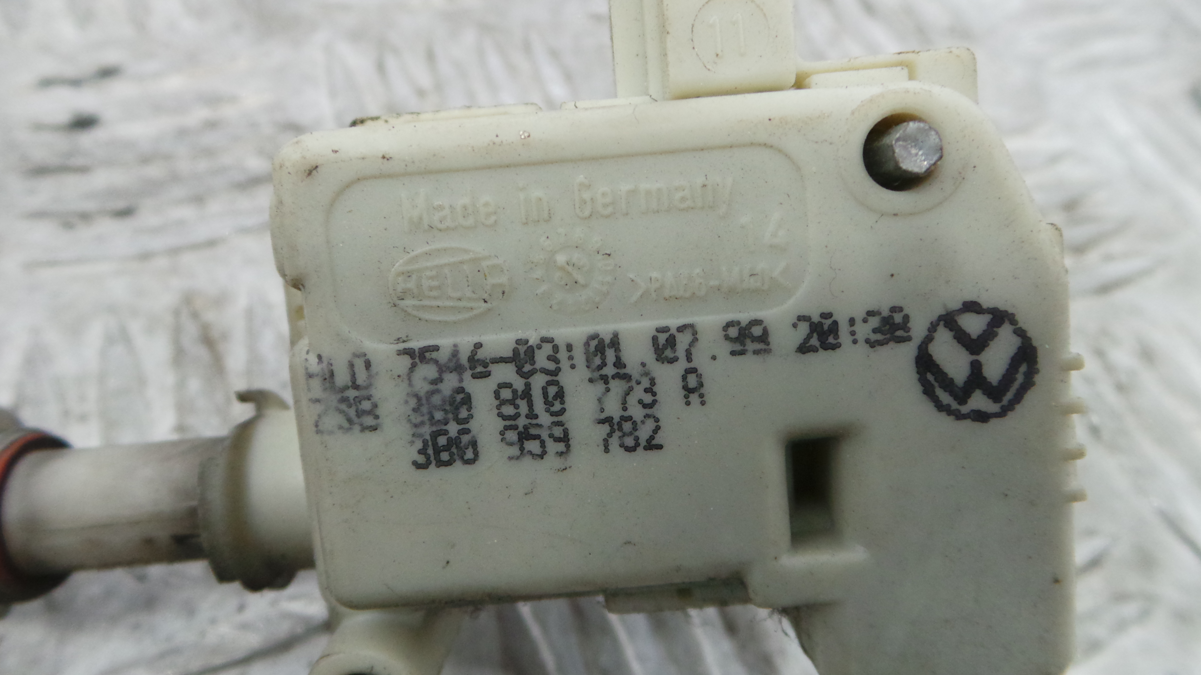 Pistola Deposito Combustivel 3B0810773A - VW PASSAT B5 Estate (3B5), PASSAT B5 Variant (3B5)-36713515