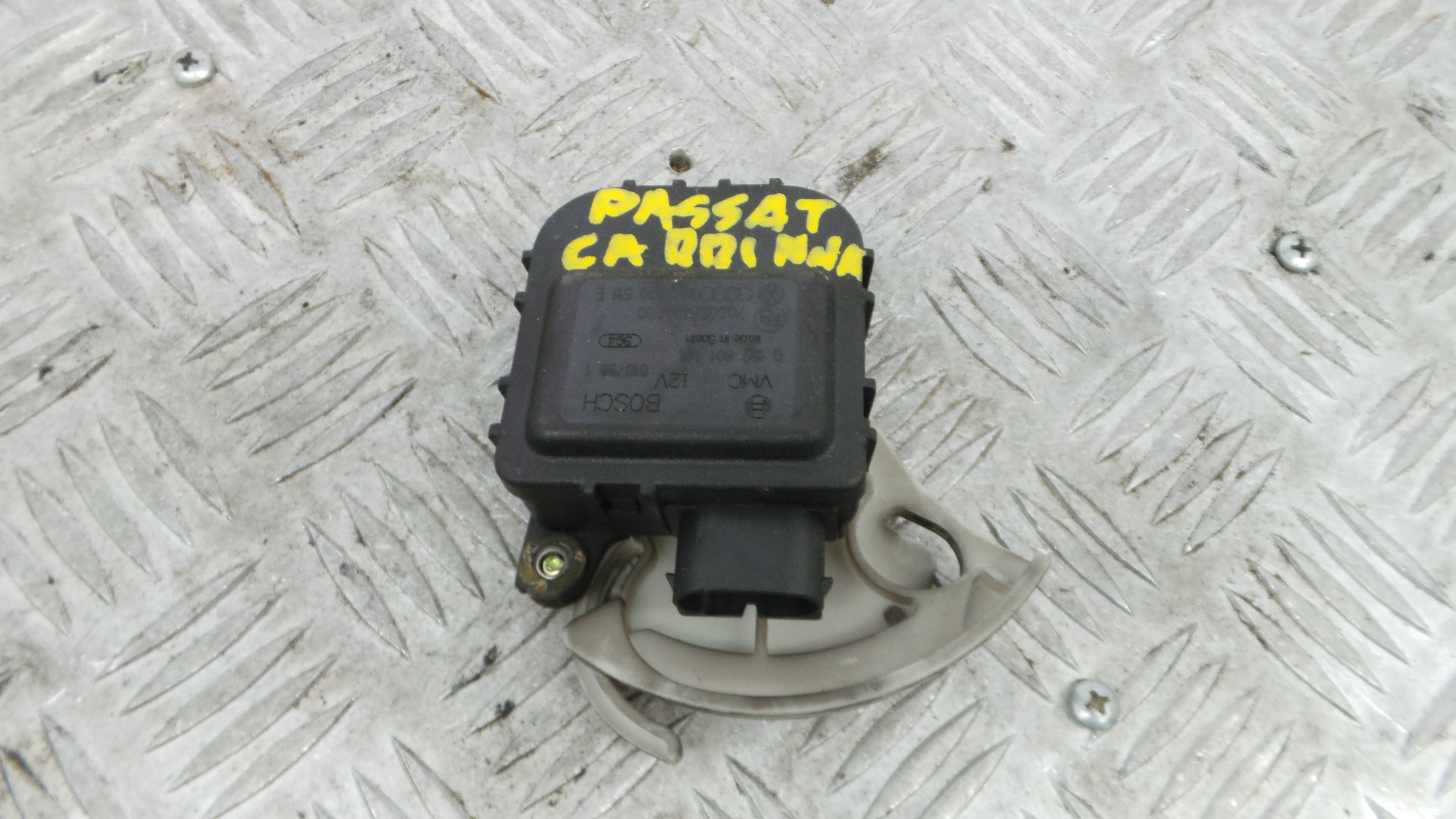 Atuador do Circuito de Ar  8D1820511E - VW PASSAT B5 Estate (3B5), PASSAT B5 Variant (3B5)-36713518