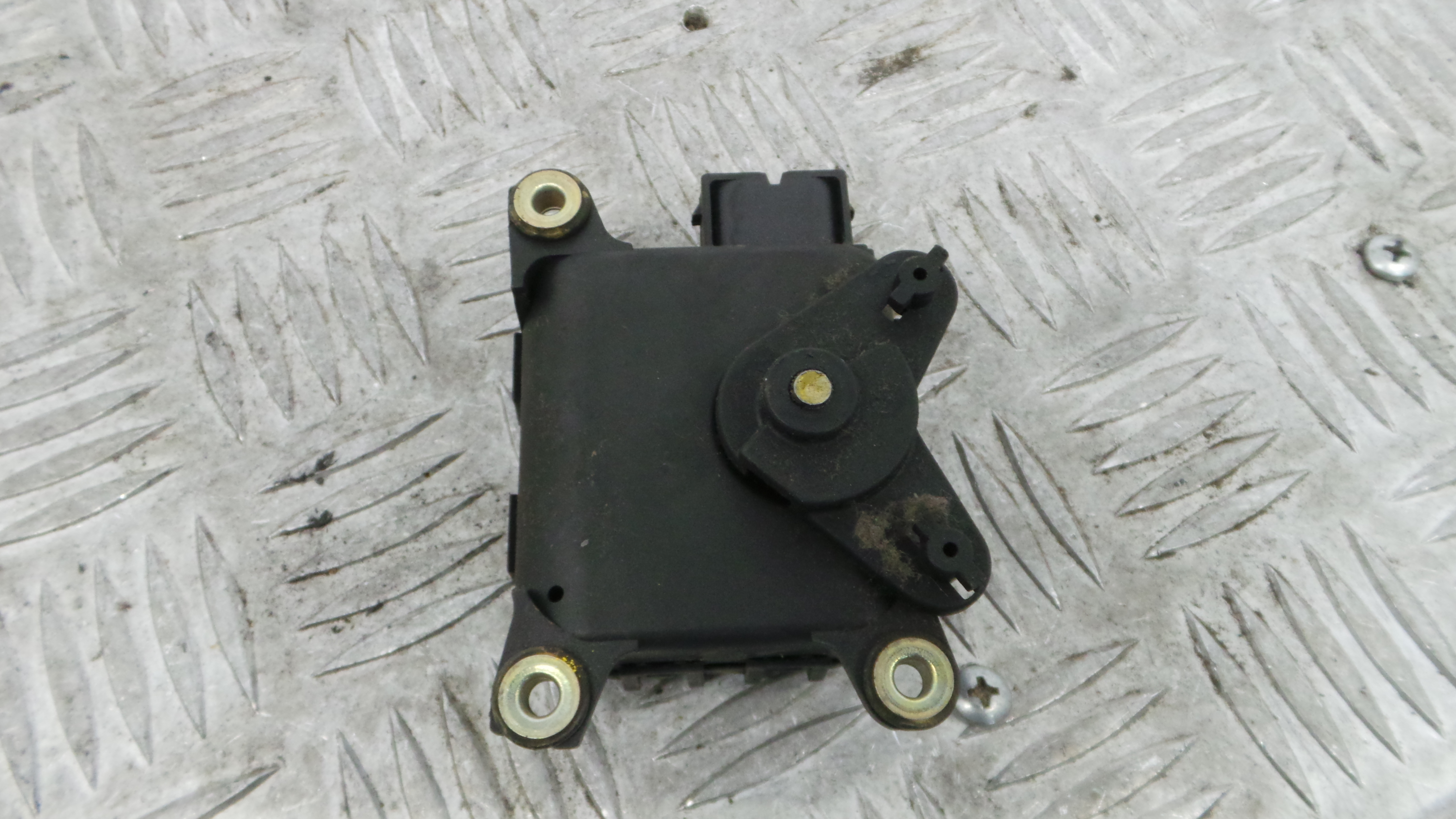 Atuador do Circuito de Ar  8D1820511B - VW PASSAT B5 Estate (3B5), PASSAT B5 Variant (3B5)-36713521