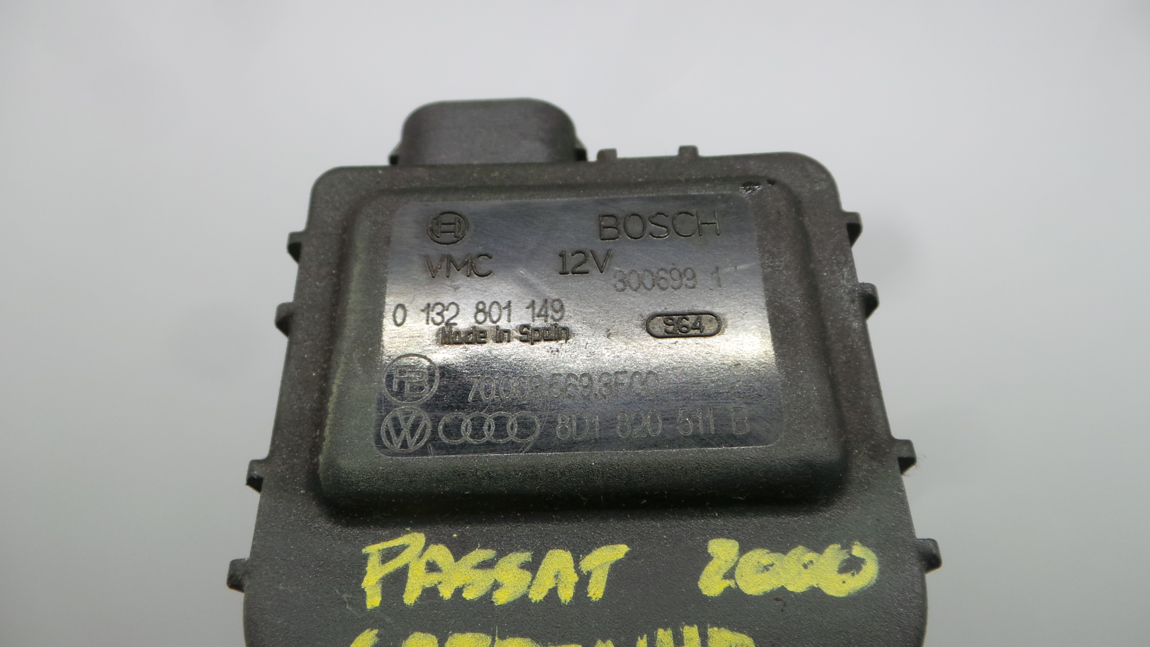 Atuador do Circuito de Ar  8D1820511B - VW PASSAT B5 Estate (3B5), PASSAT B5 Variant (3B5)-36713521