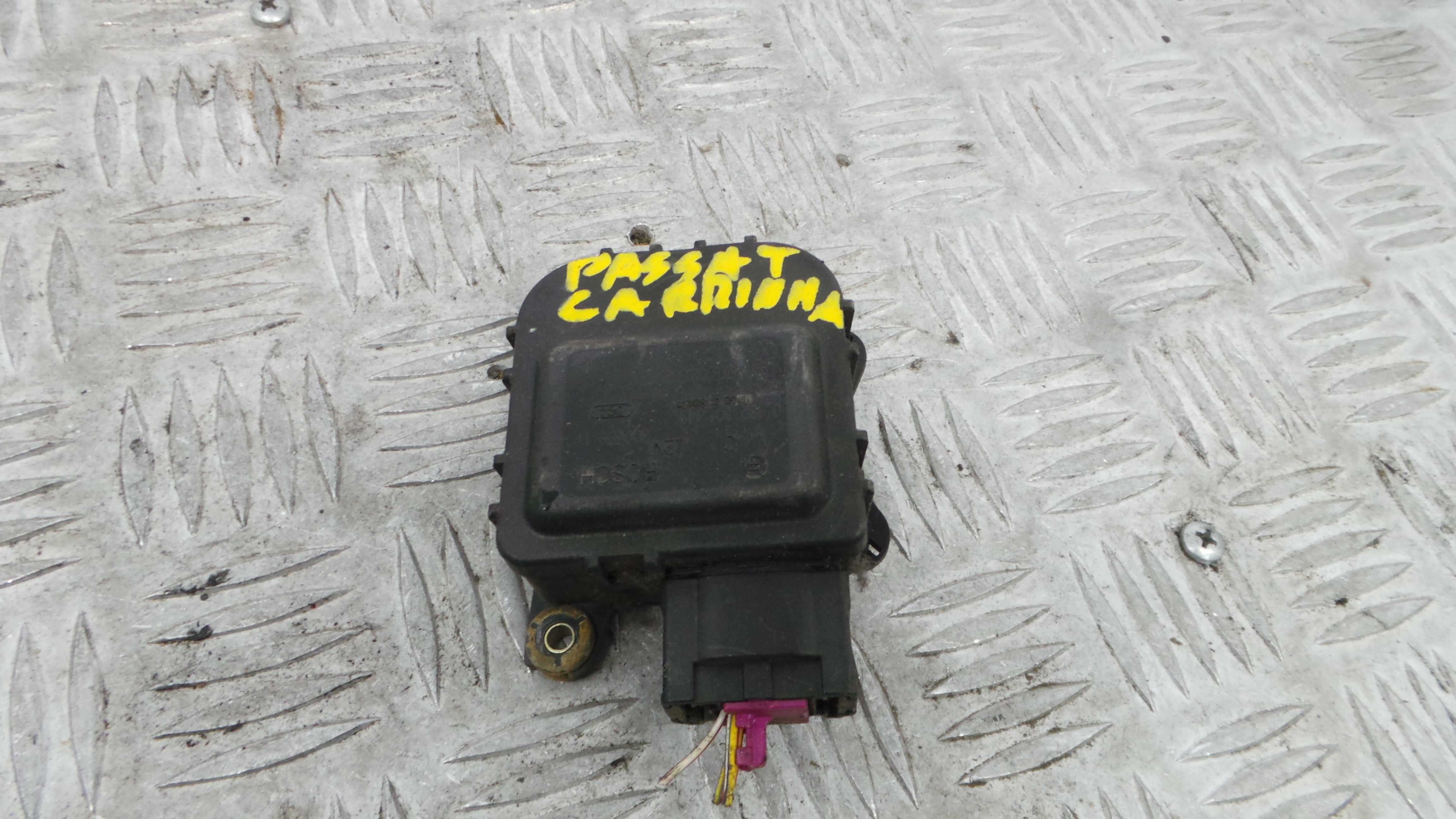 Atuador do Circuito de Ar 8D1820511B - VW PASSAT B5 Estate (3B5), PASSAT B5 Variant (3B5)-36713524 Atuador do Circuito de Ar 8D1820511B - VW PASSAT B5 Estate (3B5), PASSAT B5 Variant (3B5)-36713524