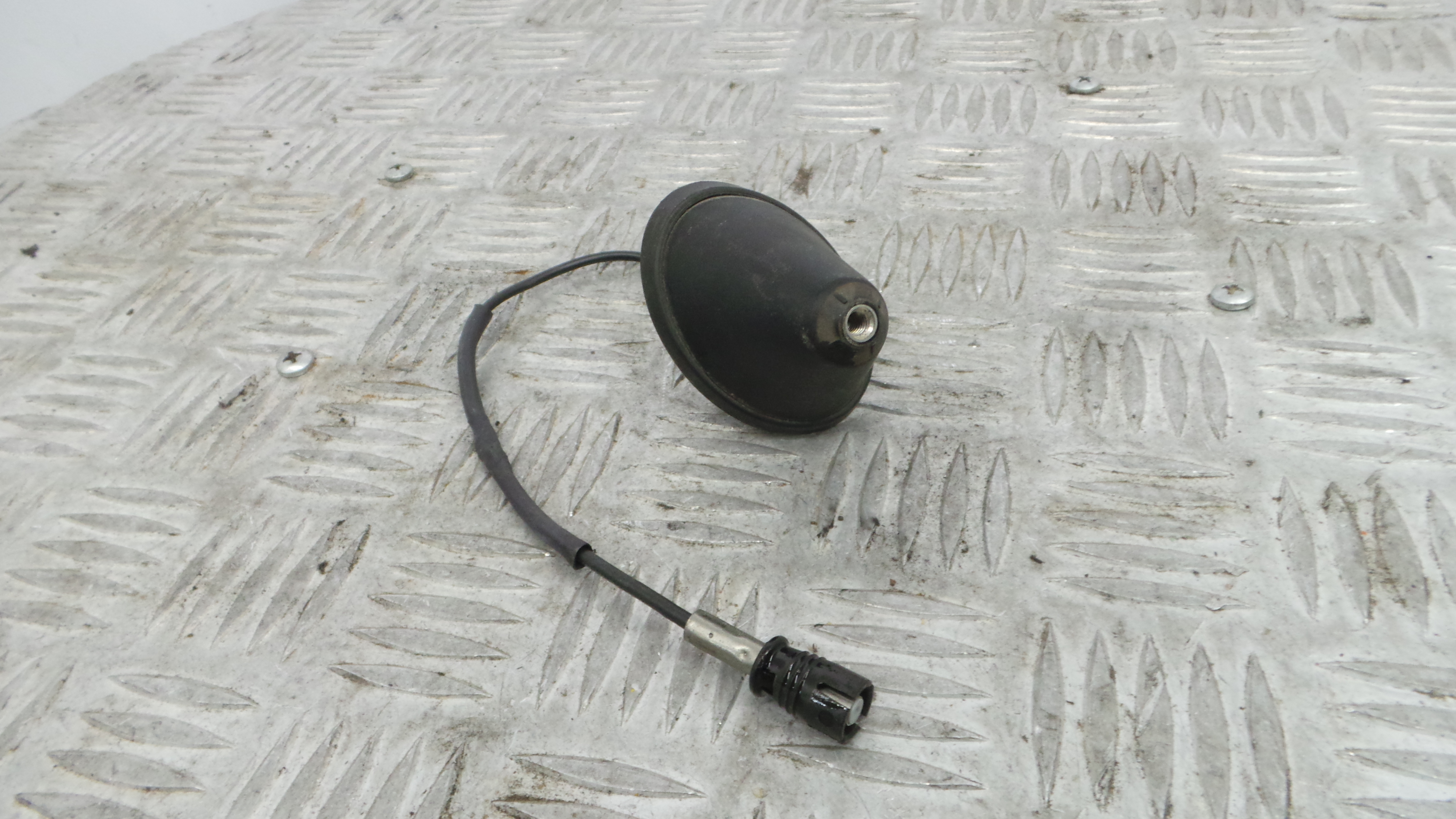 Antena  - VW PASSAT B5 Estate (3B5), PASSAT B5 Variant (3B5)-36713530
