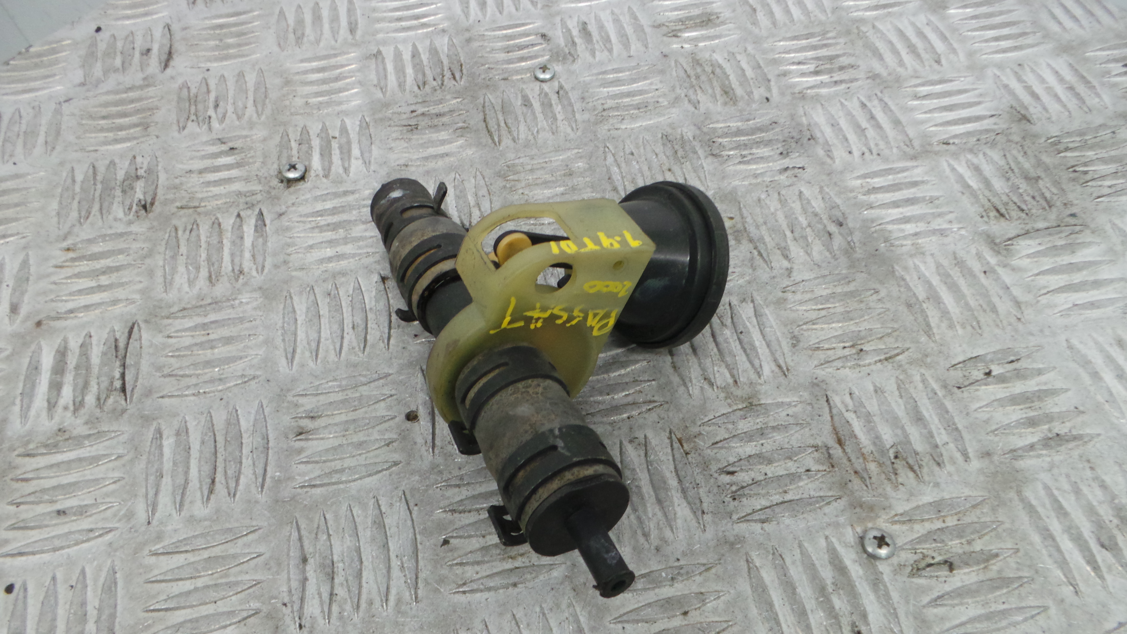 Válvula de Refrigeração 4A0819809 - VW PASSAT B5 Estate (3B5), PASSAT B5 Variant (3B5)-36713536