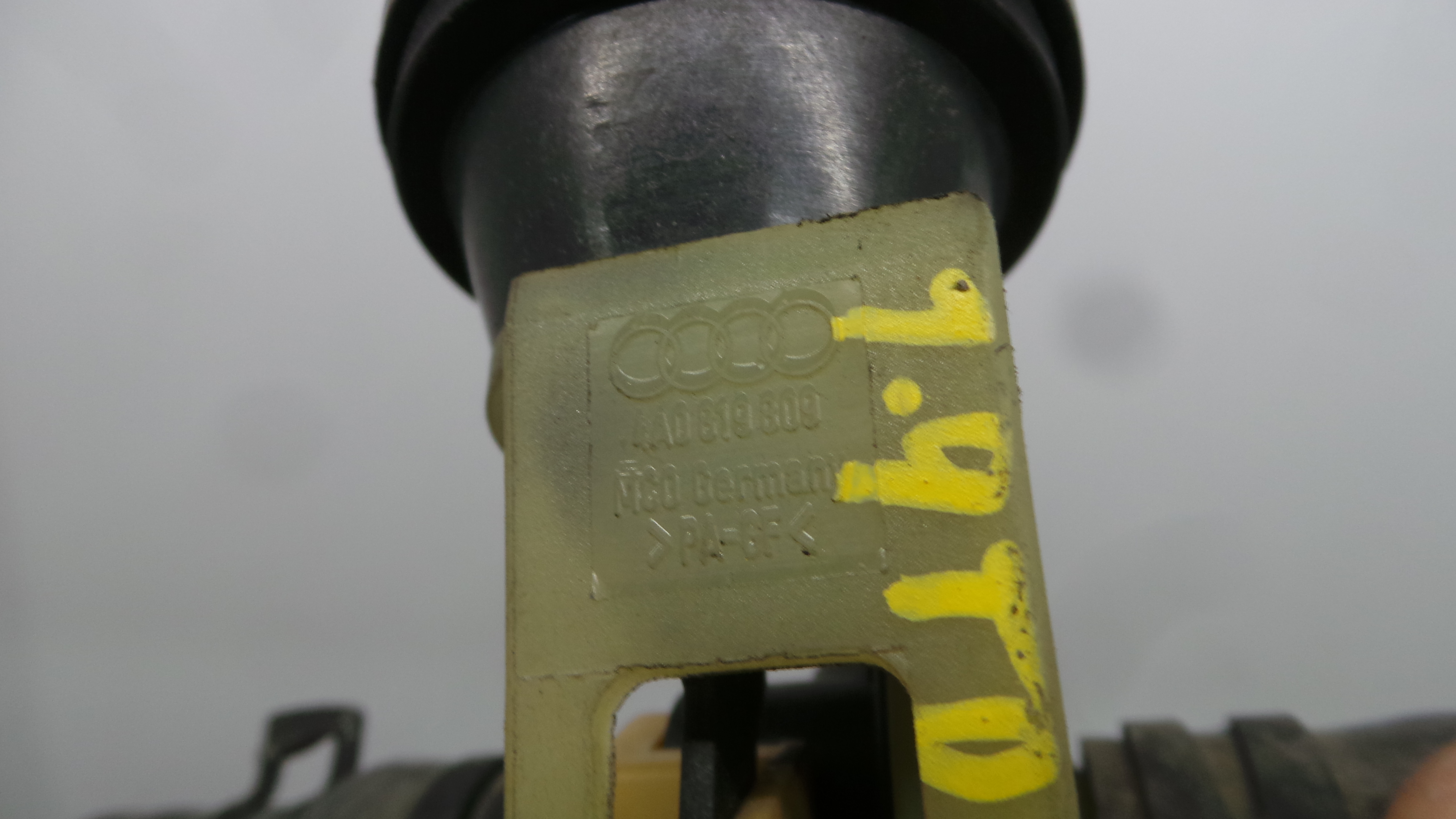 Válvula de Refrigeração 4A0819809 - VW PASSAT B5 Estate (3B5), PASSAT B5 Variant (3B5)-36713536