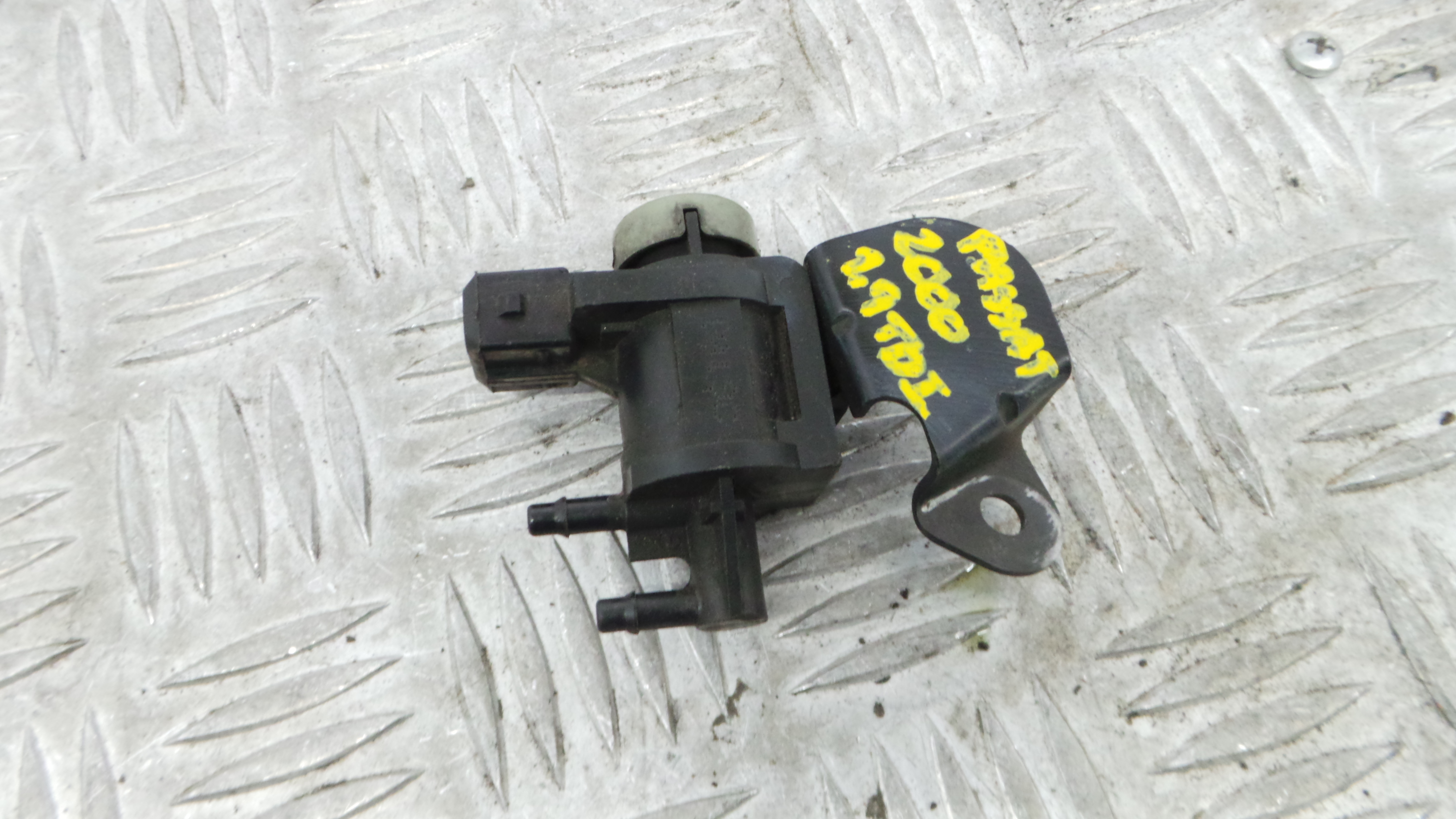 Valvula De Vacuo Controlo Dos Gases De Escape 1J0906283A - VW PASSAT B5 Estate (3B5), PASSAT B5 Vari-36713539