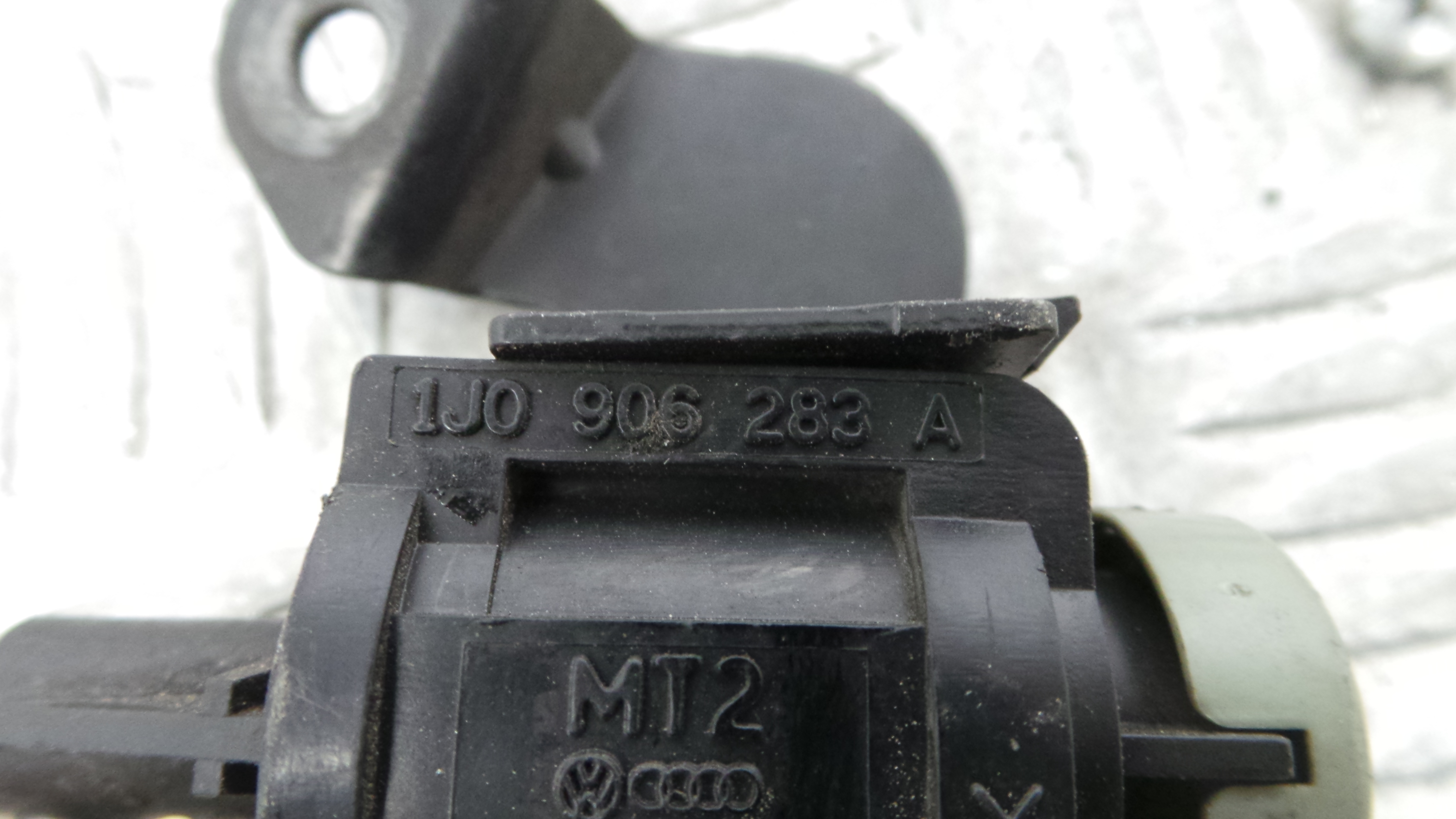 Valvula De Vacuo Controlo Dos Gases De Escape 1J0906283A - VW PASSAT B5 Estate (3B5), PASSAT B5 Vari-36713539