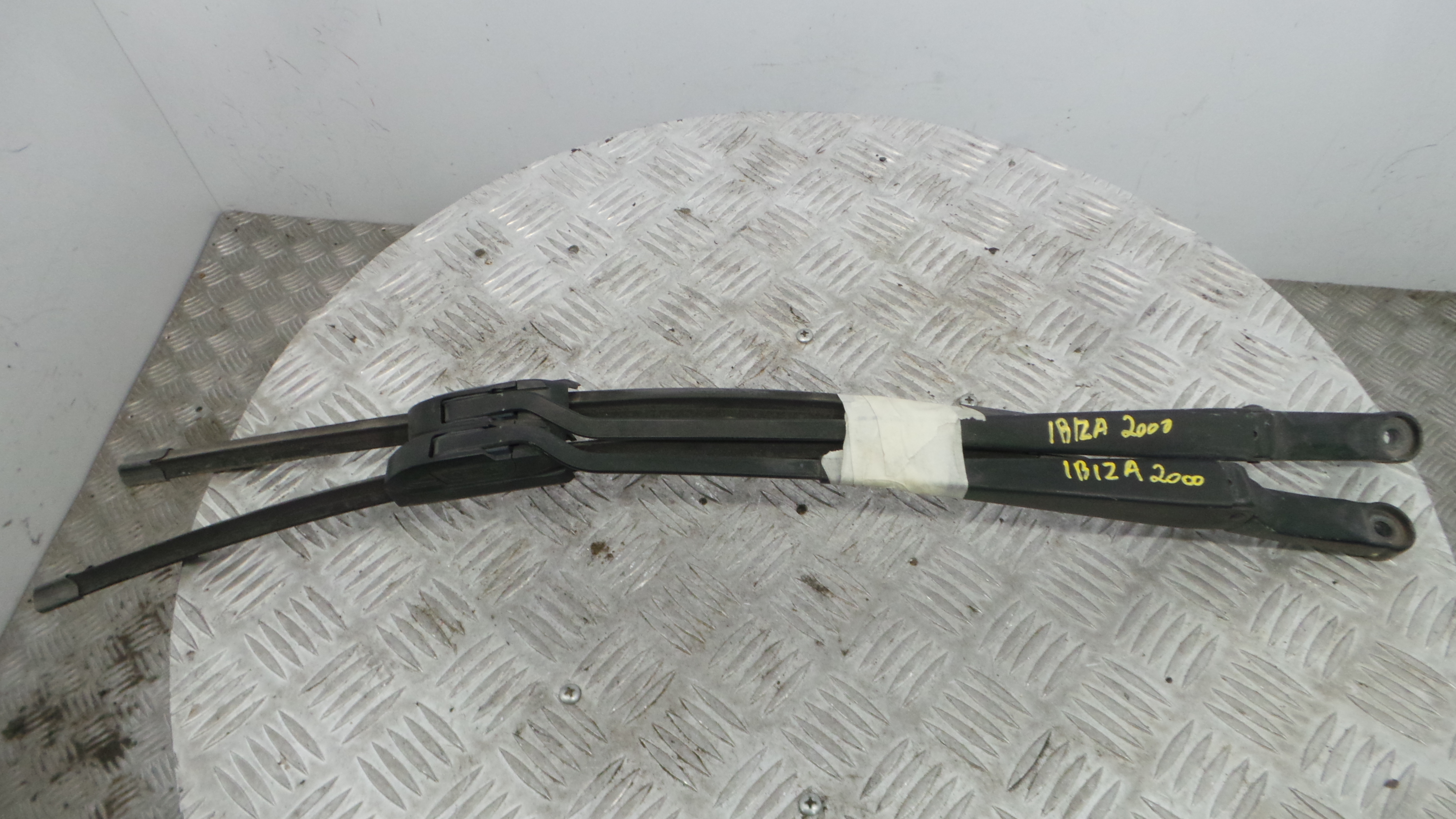 Braço Do Limpa-vidros 6K1955408D - SEAT IBIZA II (6K1), IBIZA Mk II (6K1)-36713606 Braço Do Limpa-vidros 6K1955408D - SEAT IBIZA II (6K1), IBIZA Mk II (6K1)-36713606