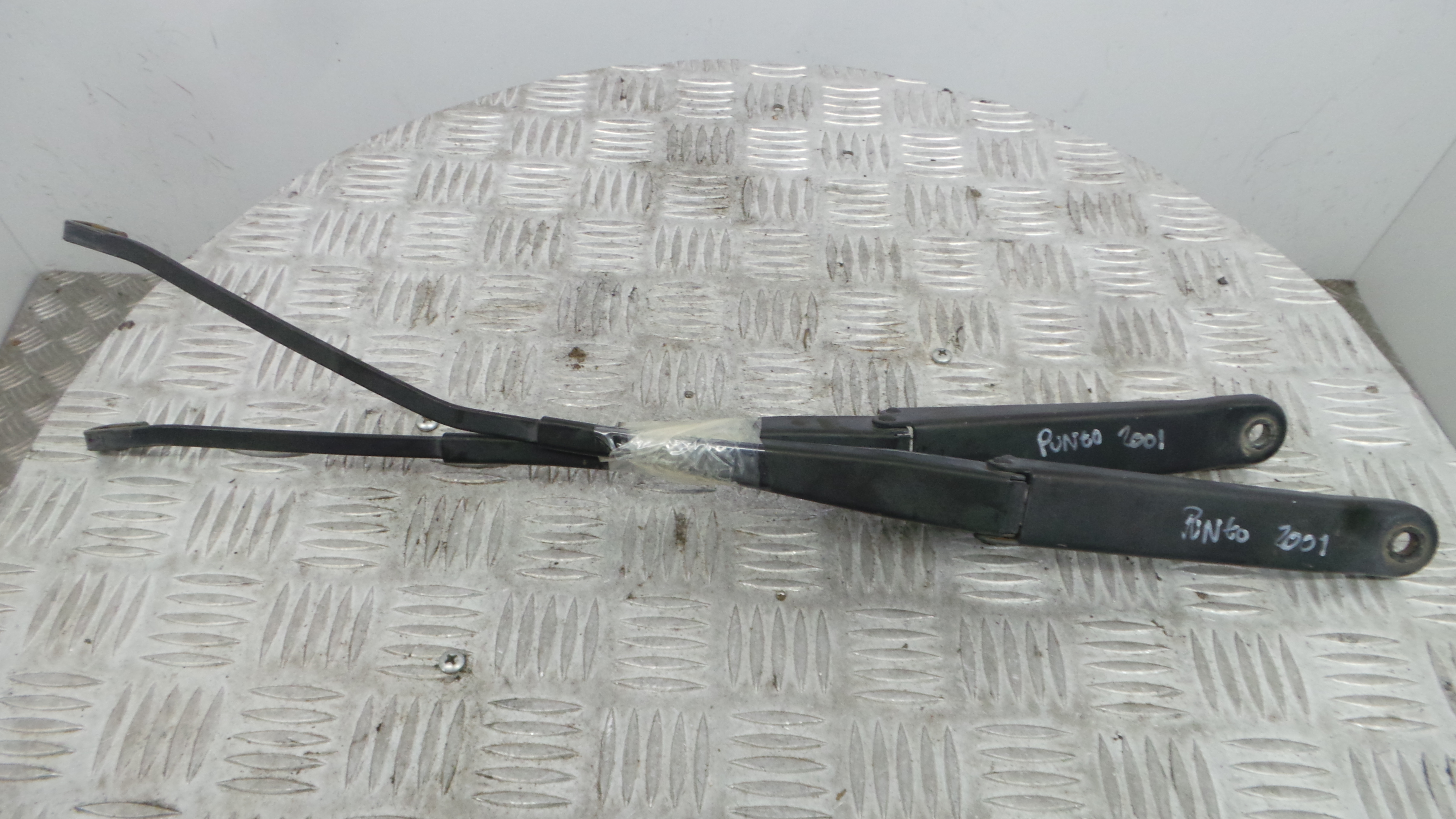 Braço Do Limpa-vidros 735278792 - FIAT PUNTO (188_)-36713769 Braço Do Limpa-vidros 735278792 - FIAT PUNTO (188_)-36713769