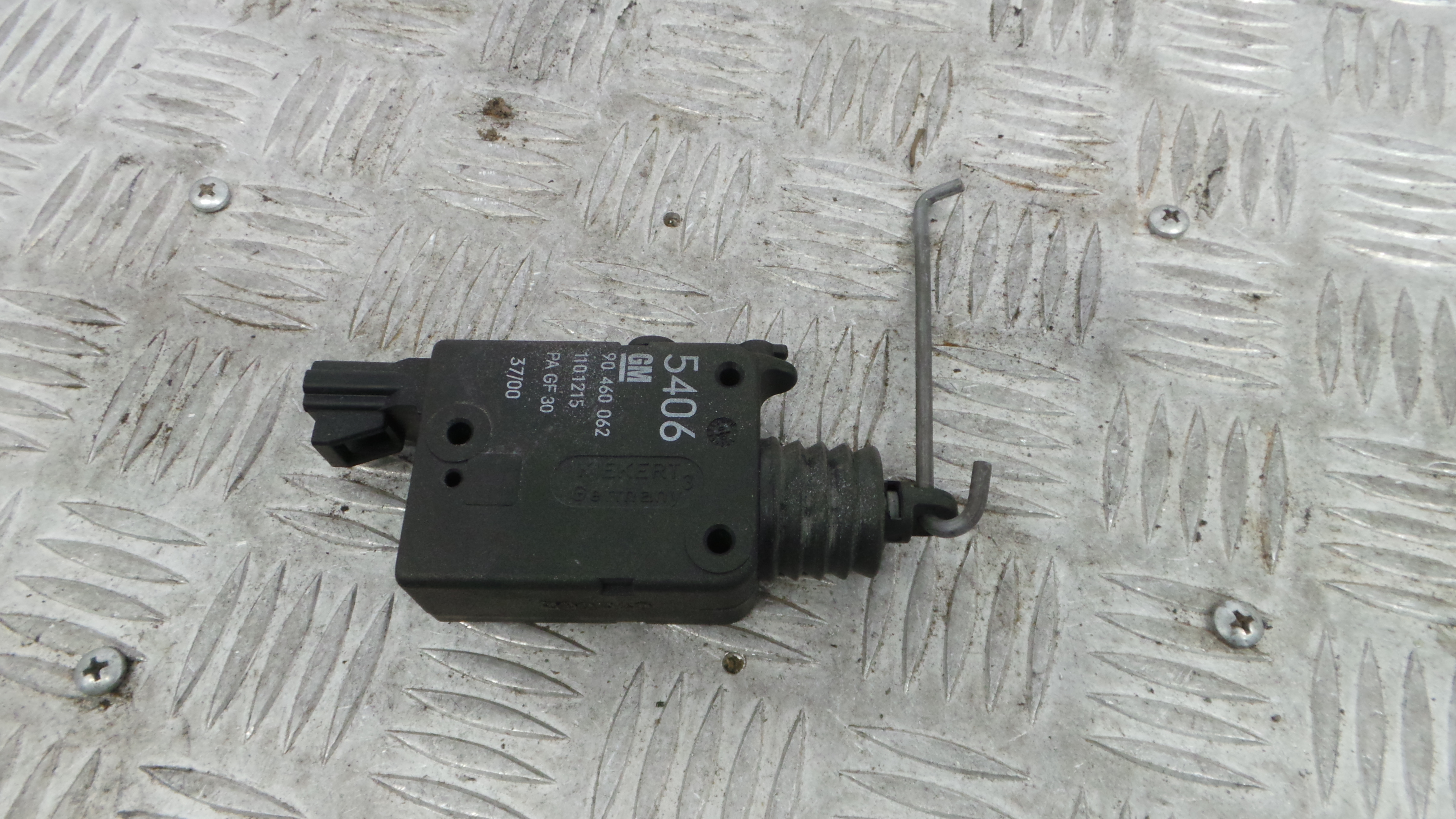 Pistola Fecho Central Mala 90460062 - OPEL VECTRA B Combi (J96)-36713797