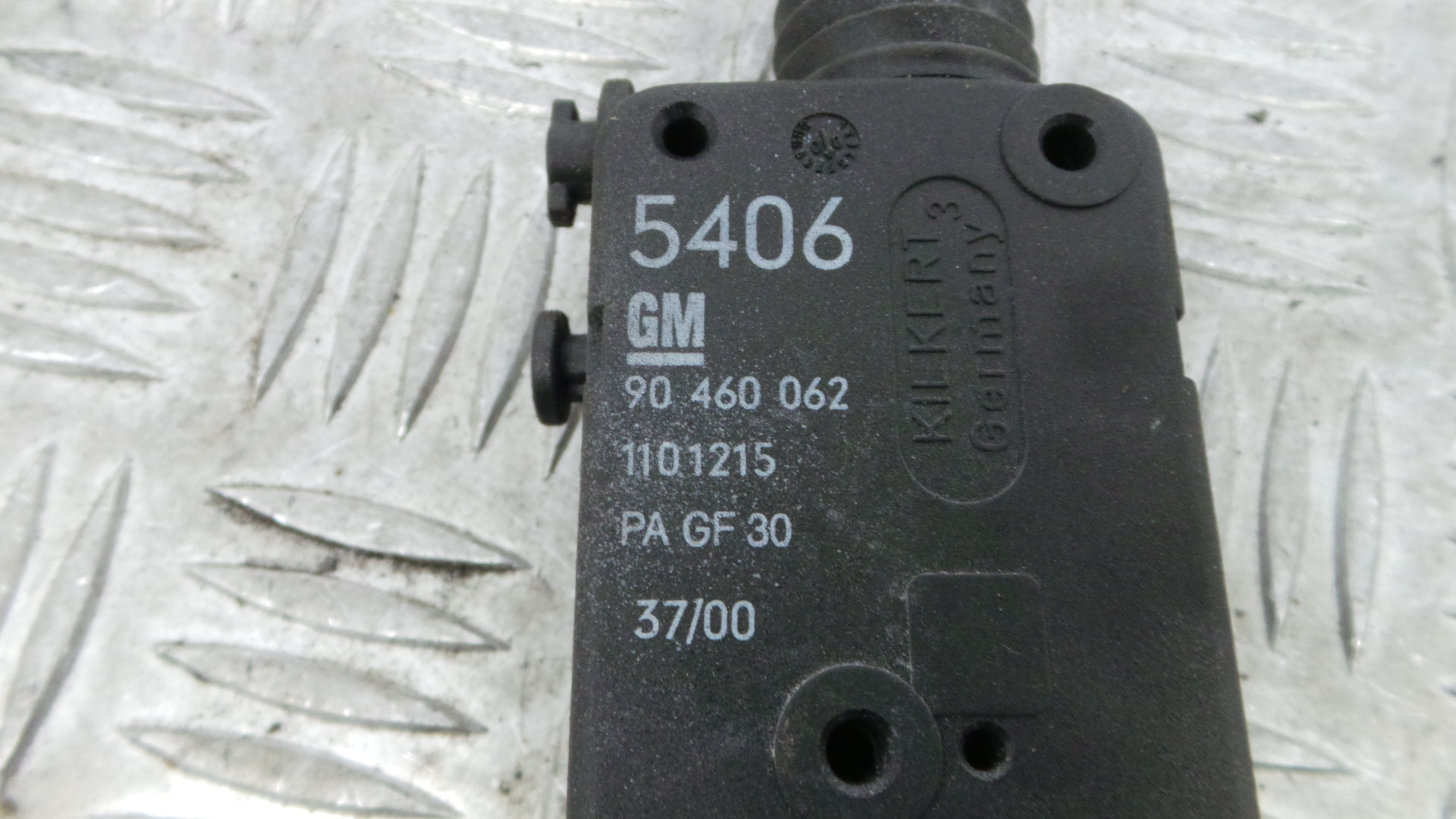 Pistola Fecho Central Mala 90460062 - OPEL VECTRA B Combi (J96)-36713797