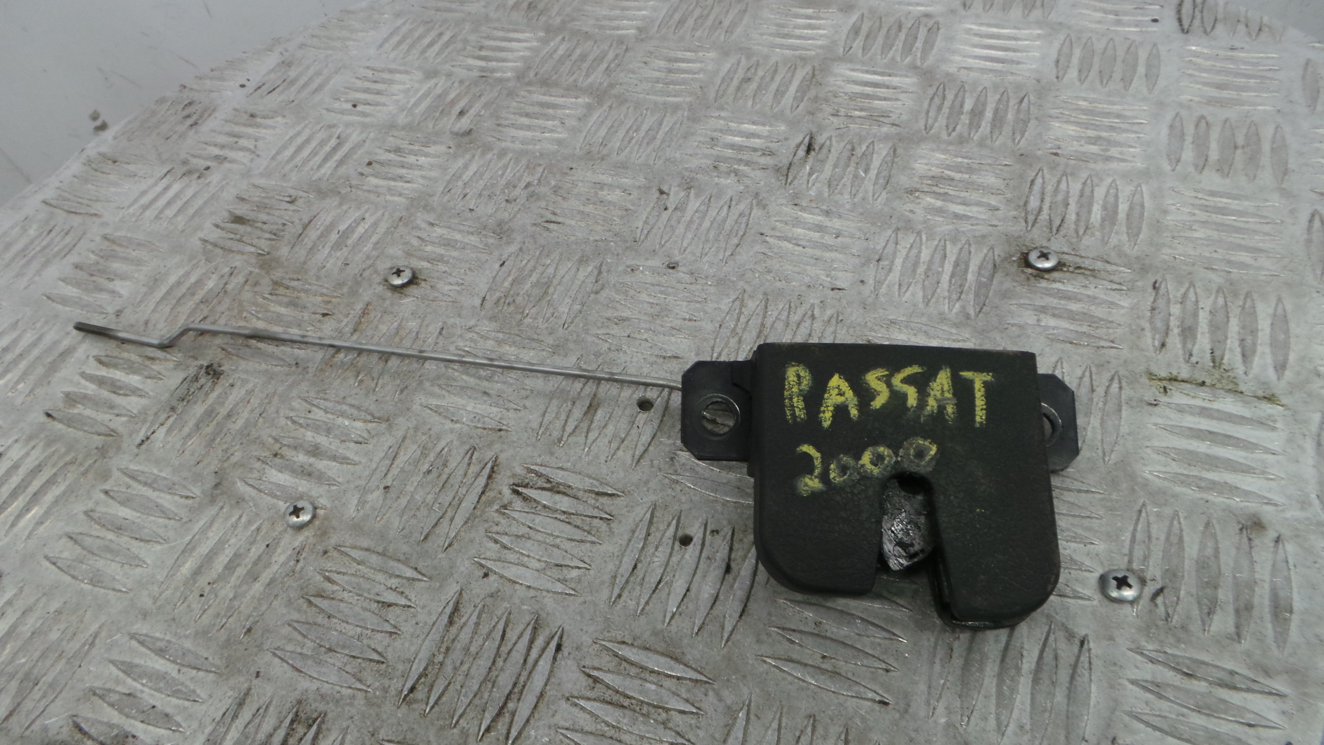 Fecho Mala  3B9827505C - VW PASSAT B5 Estate (3B5), PASSAT B5 Variant (3B5)-38375950