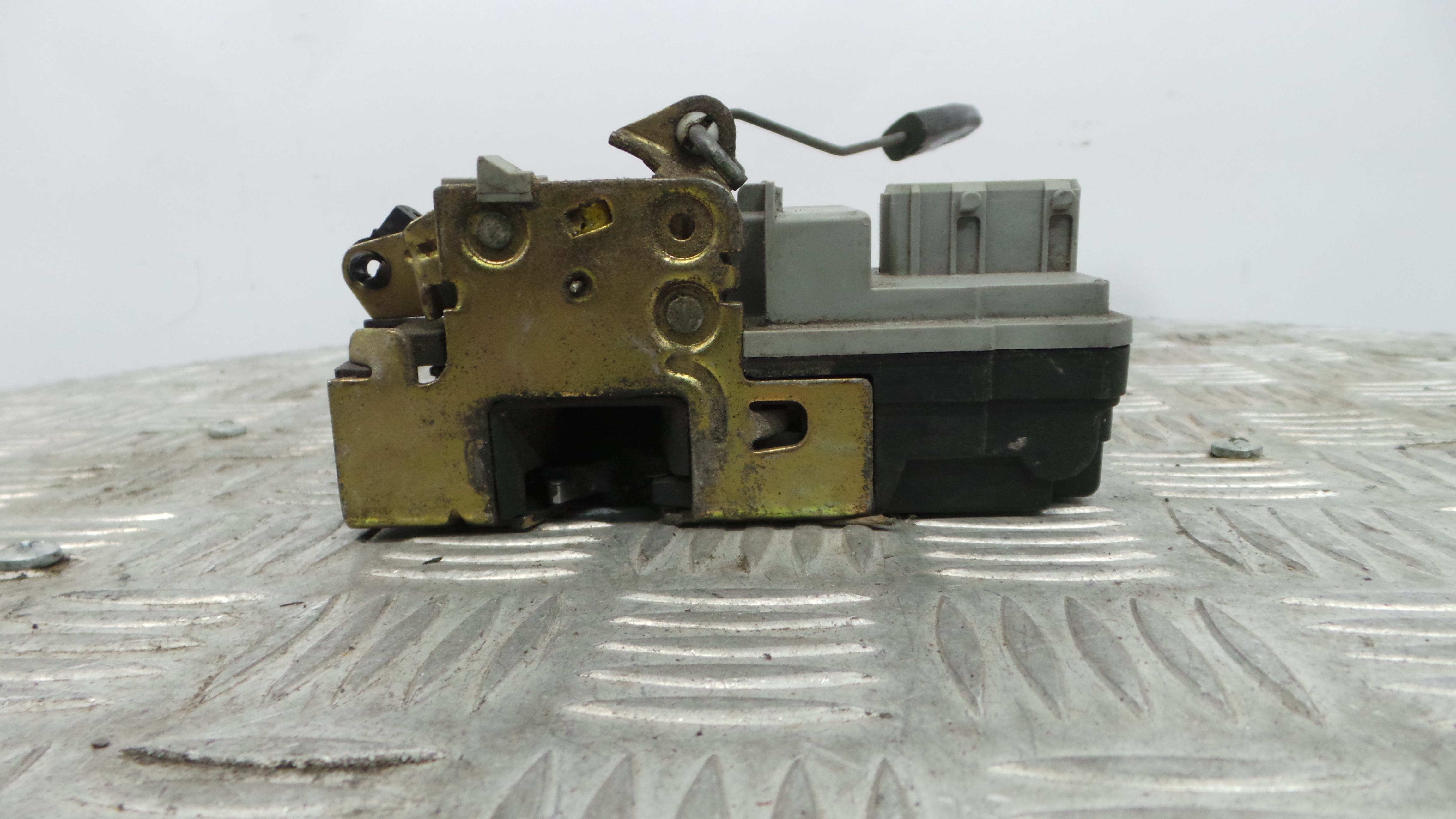 Fecho da Porta Frente Dto 9136J1 - PEUGEOT 306 Break (7E, N3, N5)-36714575